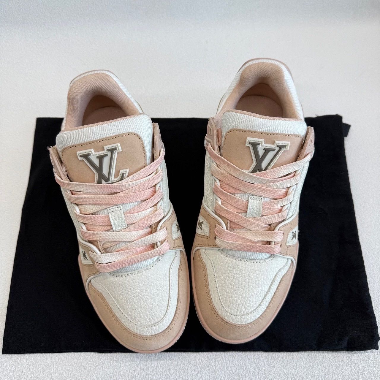 Louis Vuitton Louis Vuitton Pink Lowtop Sneakers us_6 Women Size US 6 / IT 36 - 9 Thumbnail