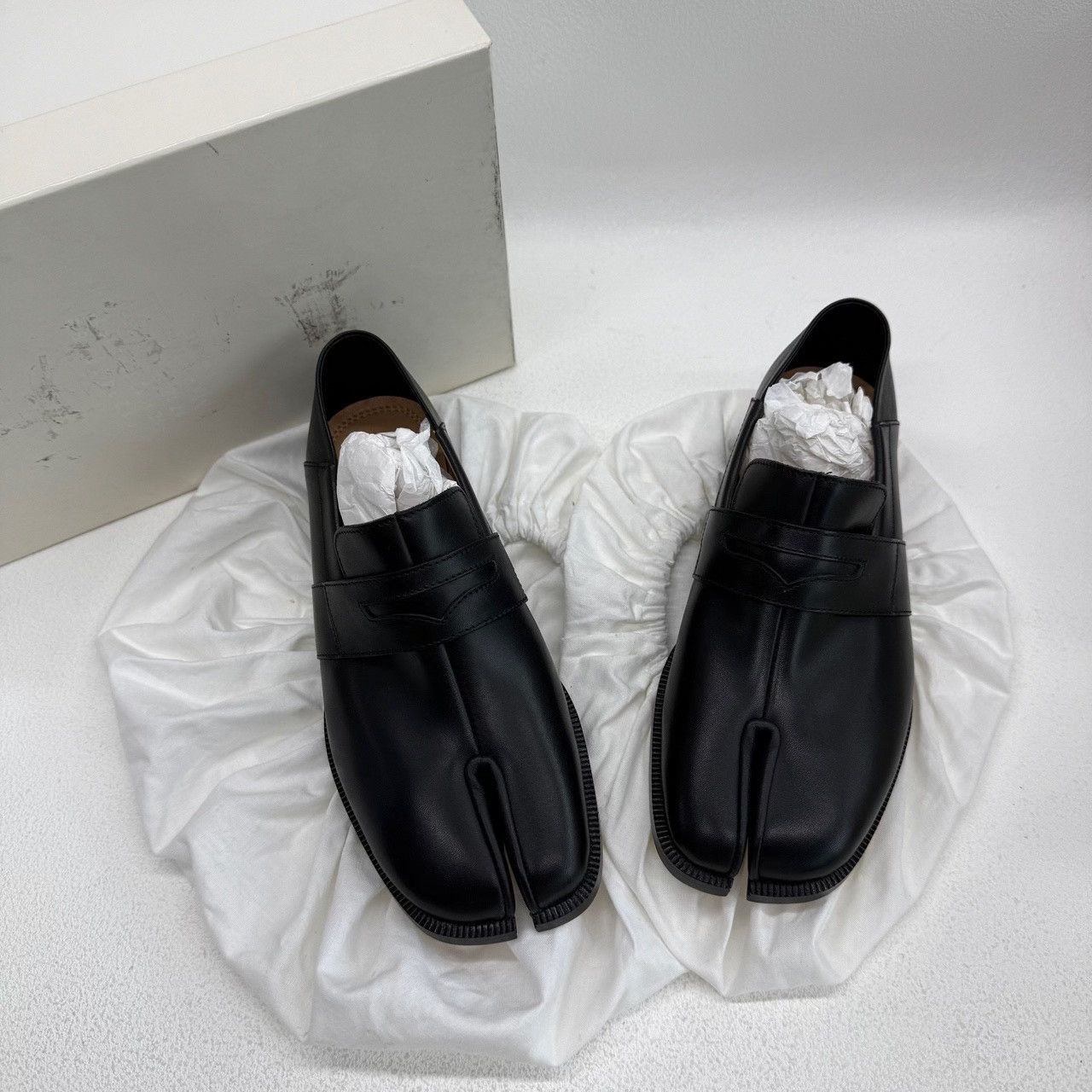 Maison Margiela Maison Margiela Black Lowtop Sneakers us_6-5 Women Size US 6.5 / IT 36.5 - 9 Thumbnail