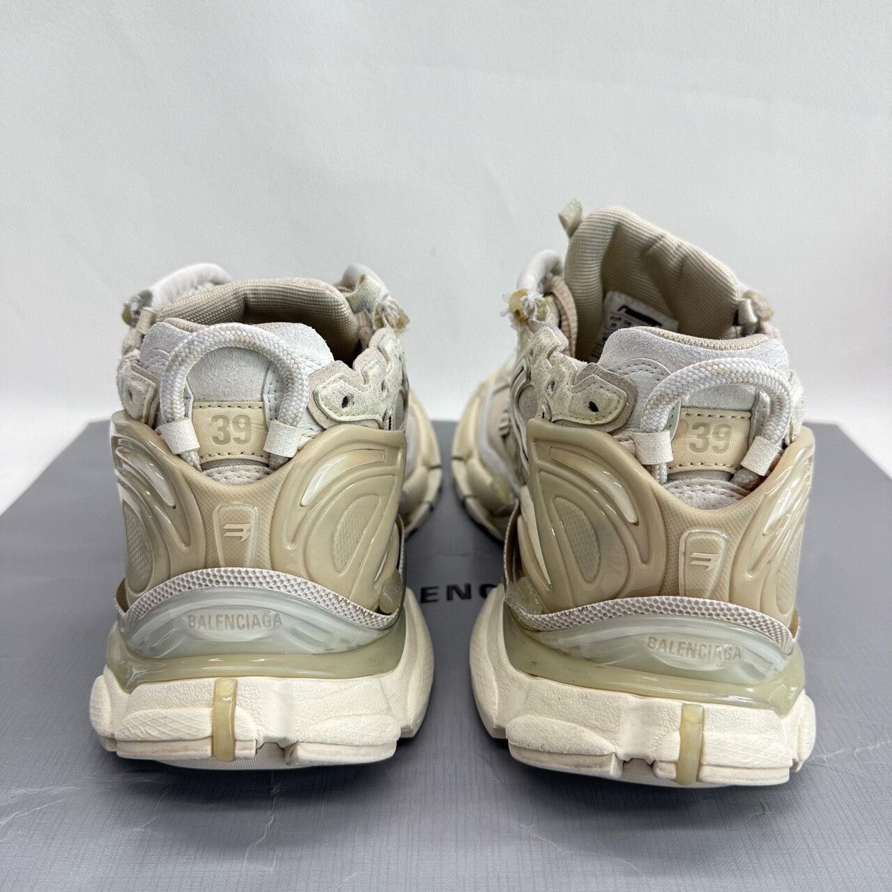 Balenciaga Balenciaga Running Beige Lowtop Sneakers us_8-5 Women Size US 8.5 / IT 38.5 - 4 Thumbnail