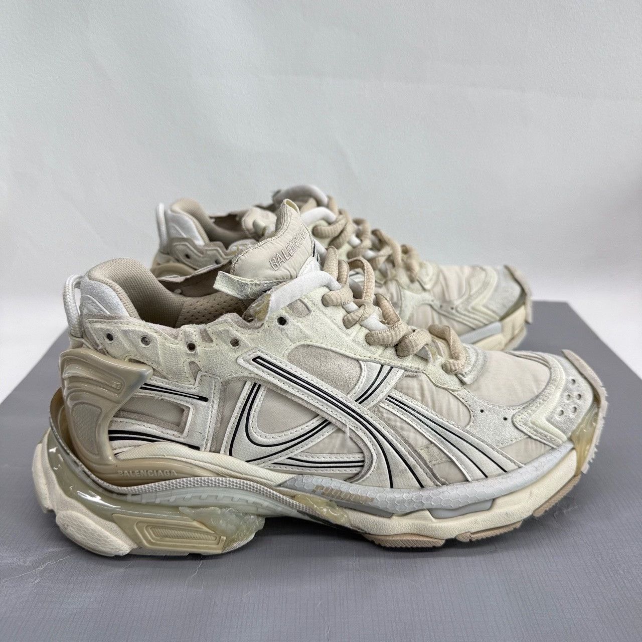 Balenciaga Balenciaga Running Beige Lowtop Sneakers us_8-5 Women Size US 8.5 / IT 38.5 - 6 Thumbnail