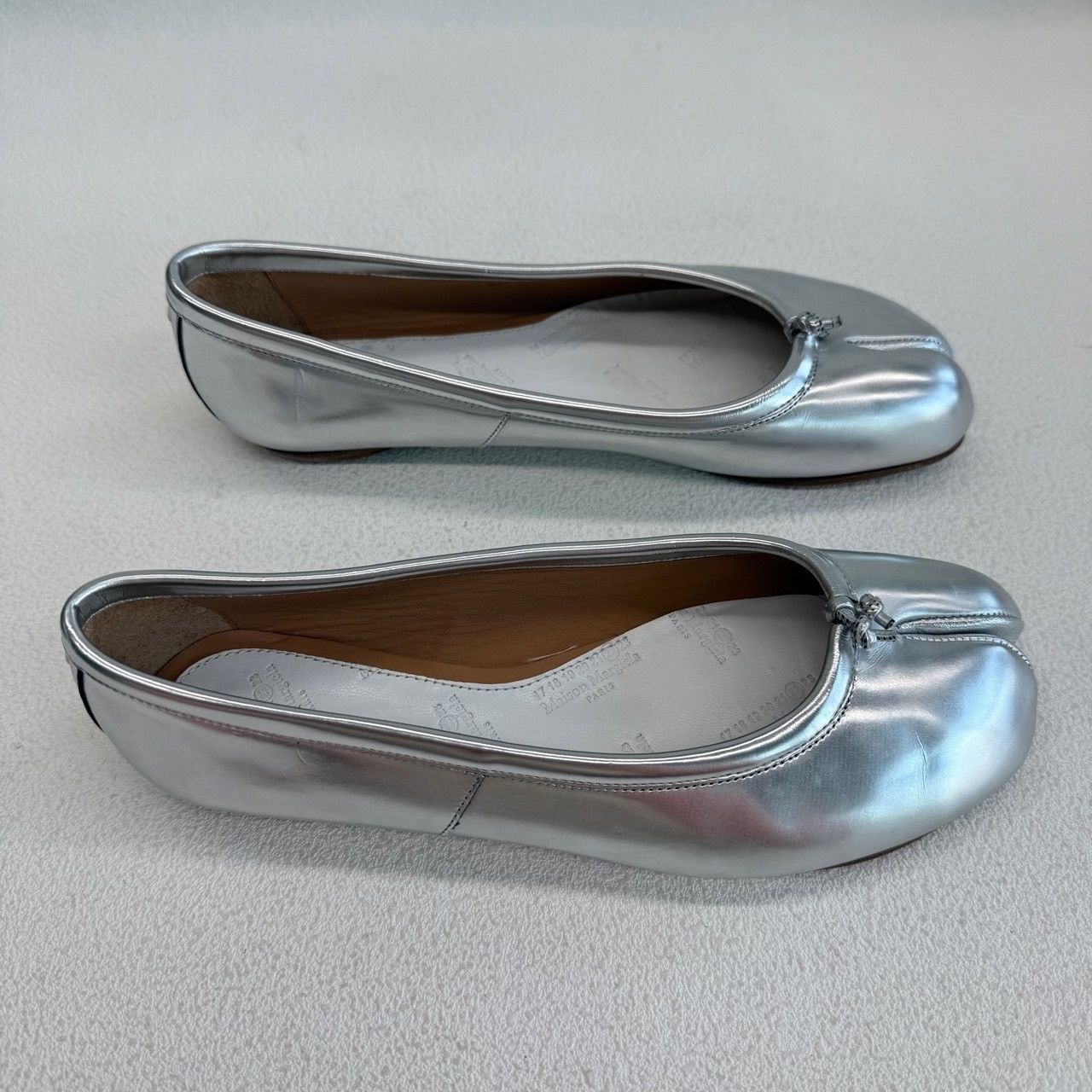 Maison Margiela Maison Margiela Silver Lowtop Sneakers us_5 Women Size US 5 / IT 35 - 4 Thumbnail