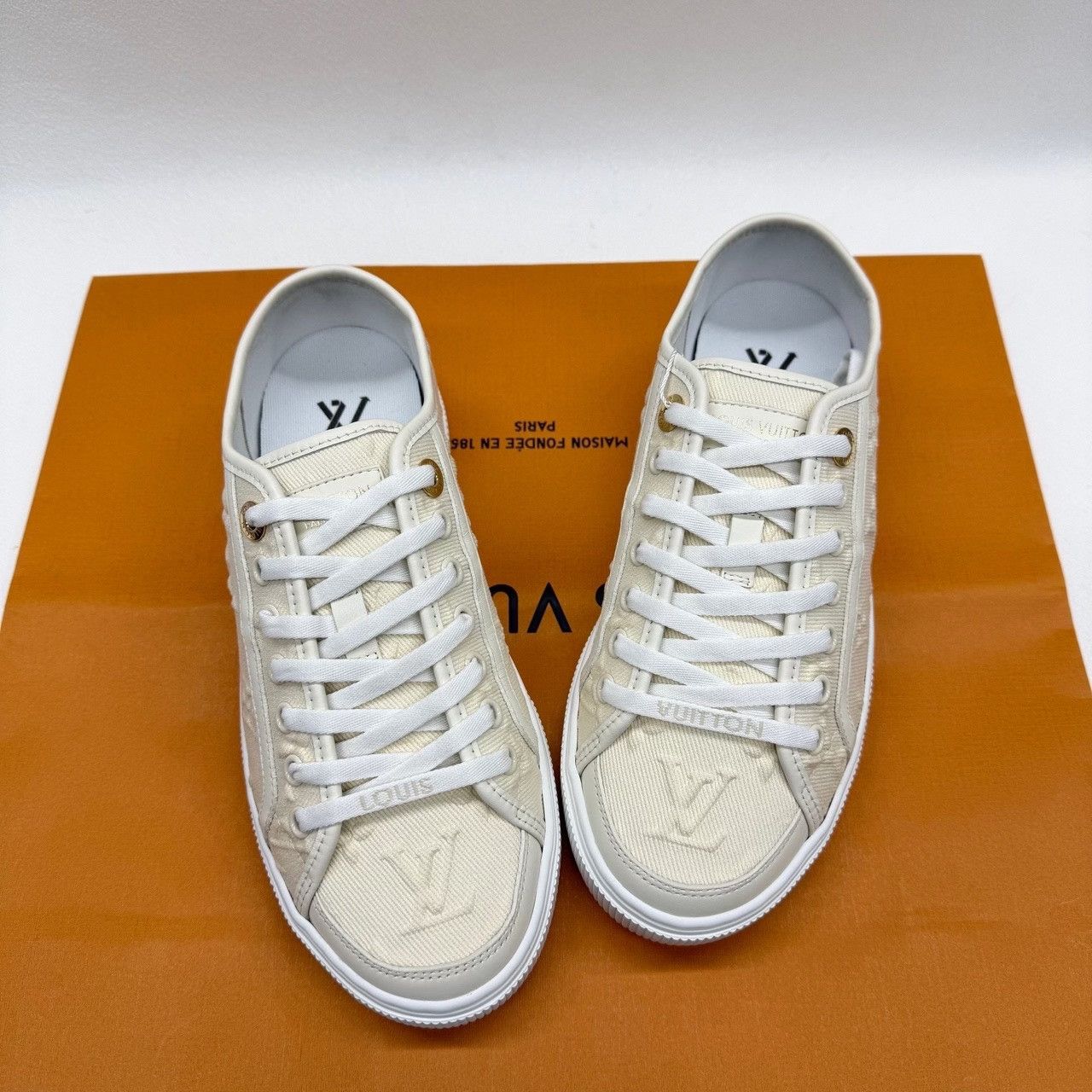 Louis Vuitton Louis Vuitton Beige Lowtop Sneakers us_7-5 Women Size US 7.5 / IT 37.5 - 9 Thumbnail