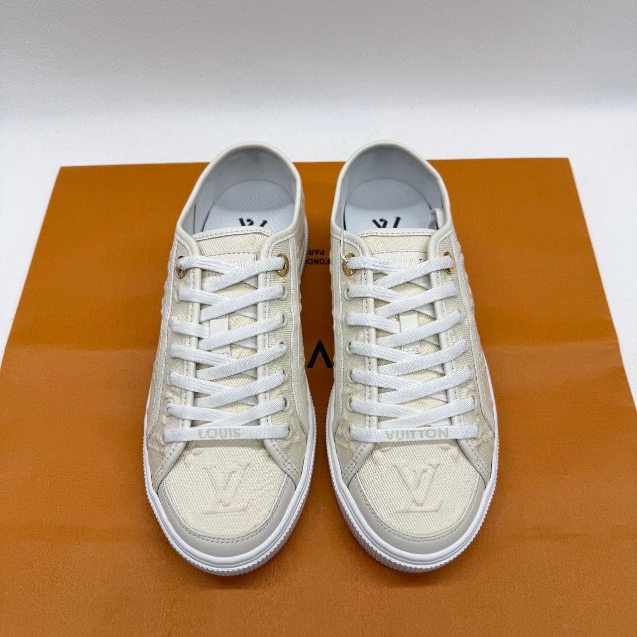 Louis Vuitton Louis Vuitton Beige Lowtop Sneakers us_7-5 Women Size US 7.5 / IT 37.5 - 2 Thumbnail