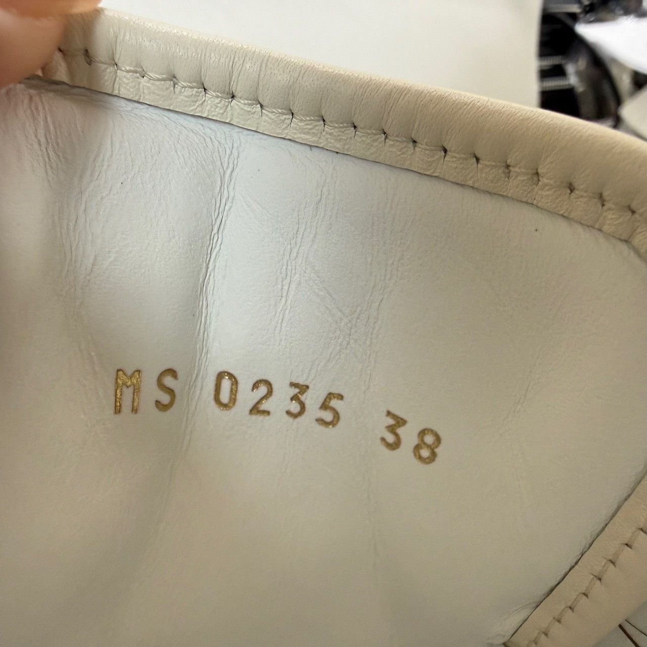 Louis Vuitton Louis Vuitton Beige Lowtop Sneakers us_7-5 Women Size US 7.5 / IT 37.5 - 6 Thumbnail
