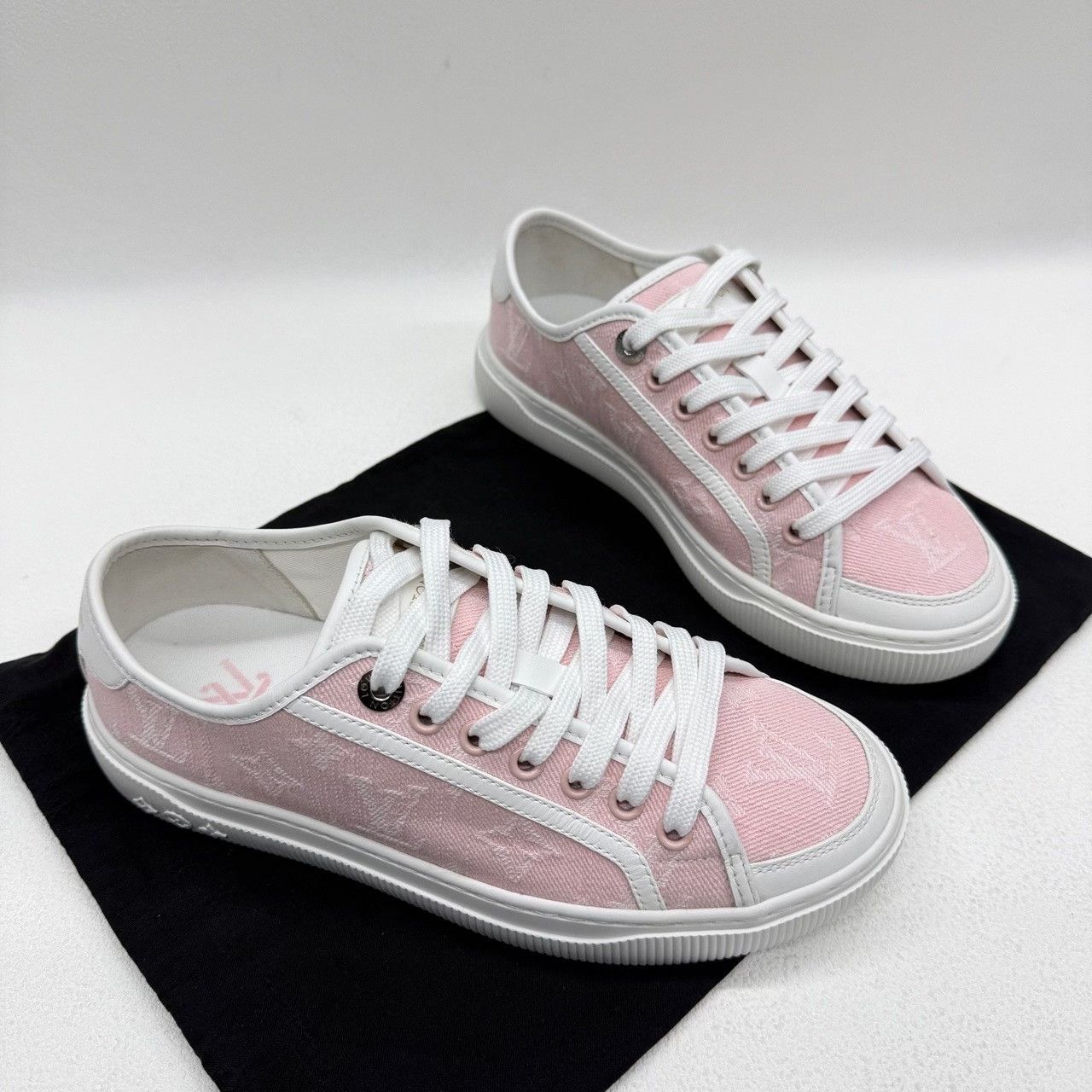 Louis Vuitton Louis Vuitton Pink Lowtop Sneakers us_6 Women Size US 6 / IT 36 - 3 Thumbnail