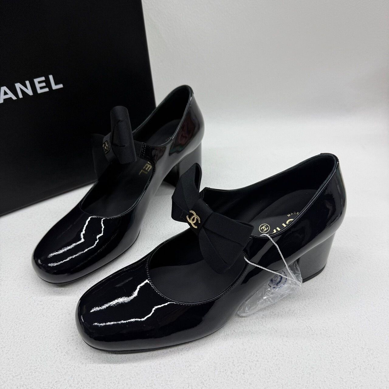 Chanel Chanel Leather Black Lowtop Sneakers us_7-5 Women Size US 7.5 / IT 37.5 - 2 Thumbnail