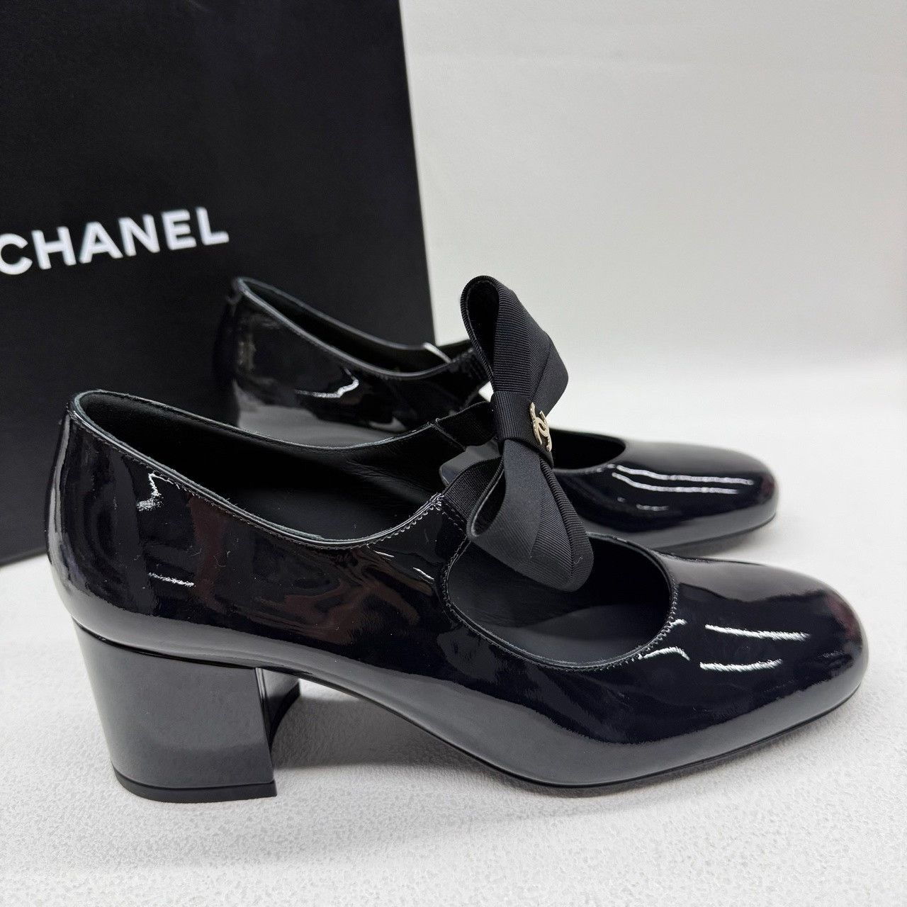 Chanel Chanel Leather Black Lowtop Sneakers us_7-5 Women Size US 7.5 / IT 37.5 - 5 Thumbnail