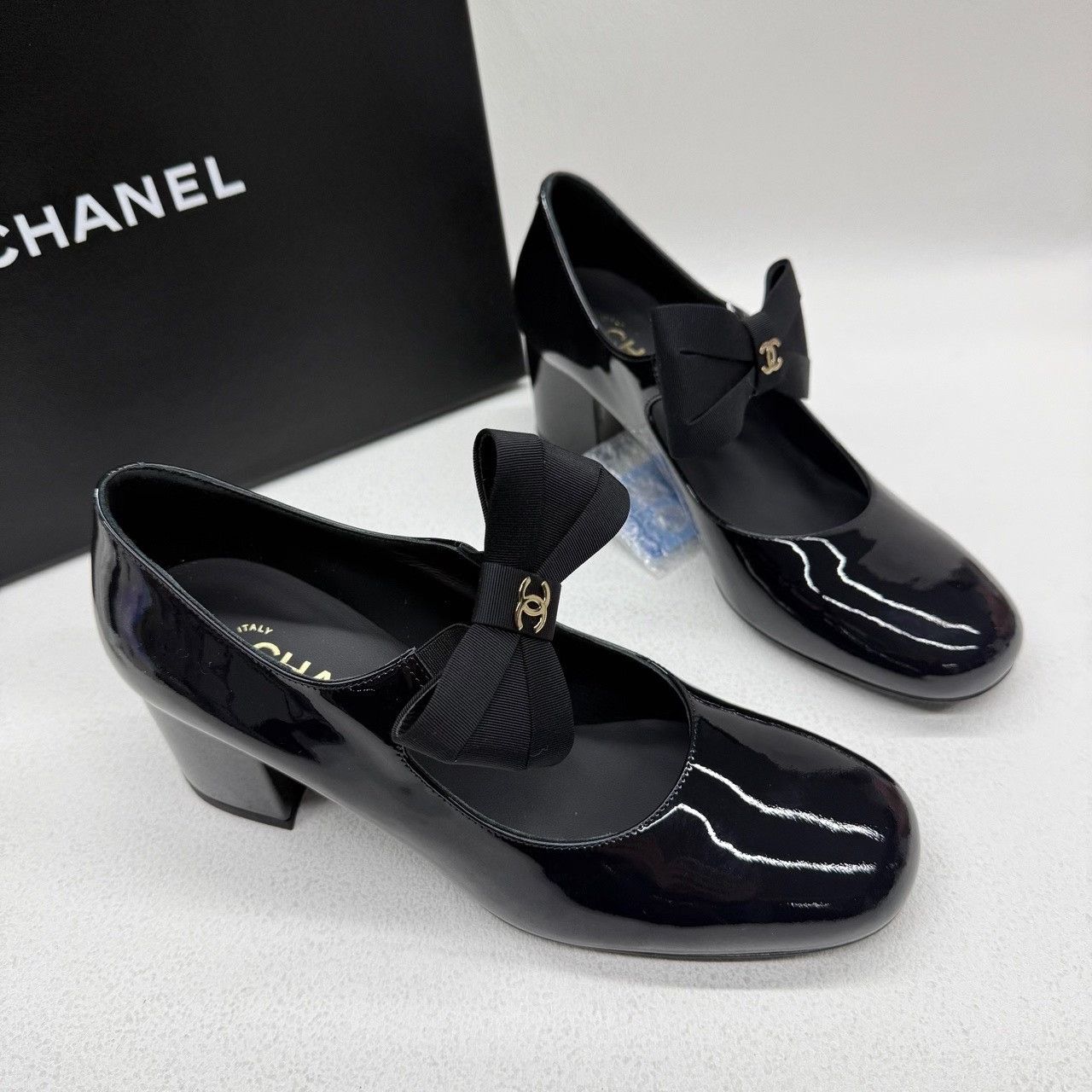 Chanel Chanel Leather Black Lowtop Sneakers us_7-5 Women Size US 7.5 / IT 37.5 - 4 Thumbnail