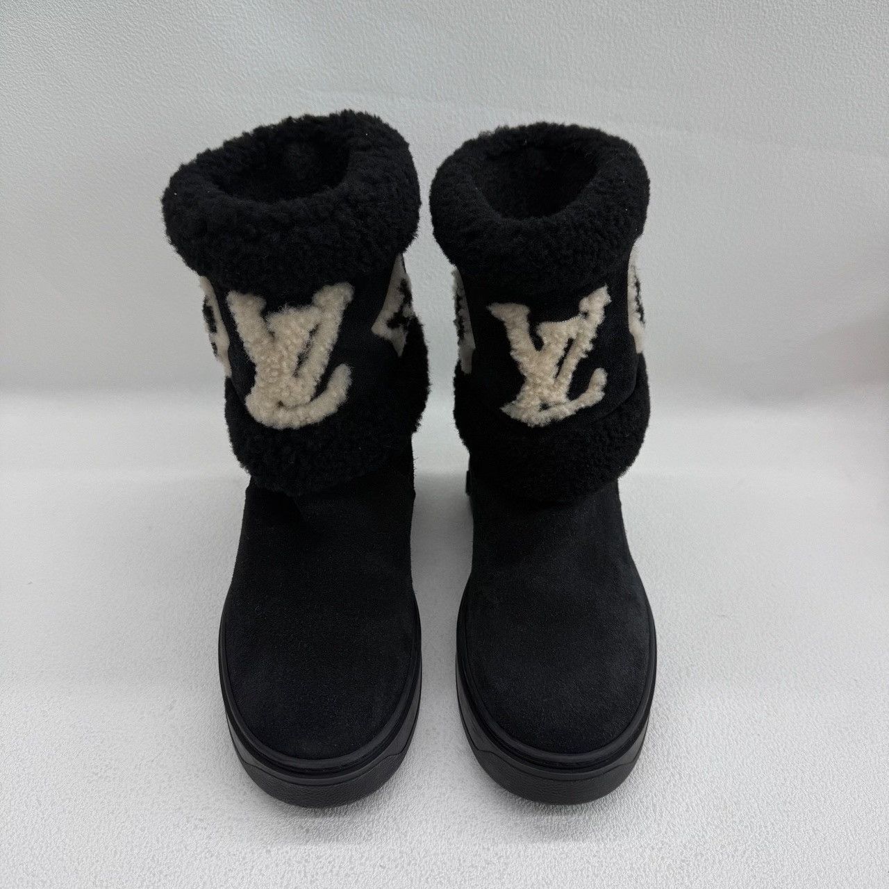 Louis Vuitton Louis Vuitton Black Boots us_6 Women Size US 6 / IT 36 - 2 Thumbnail