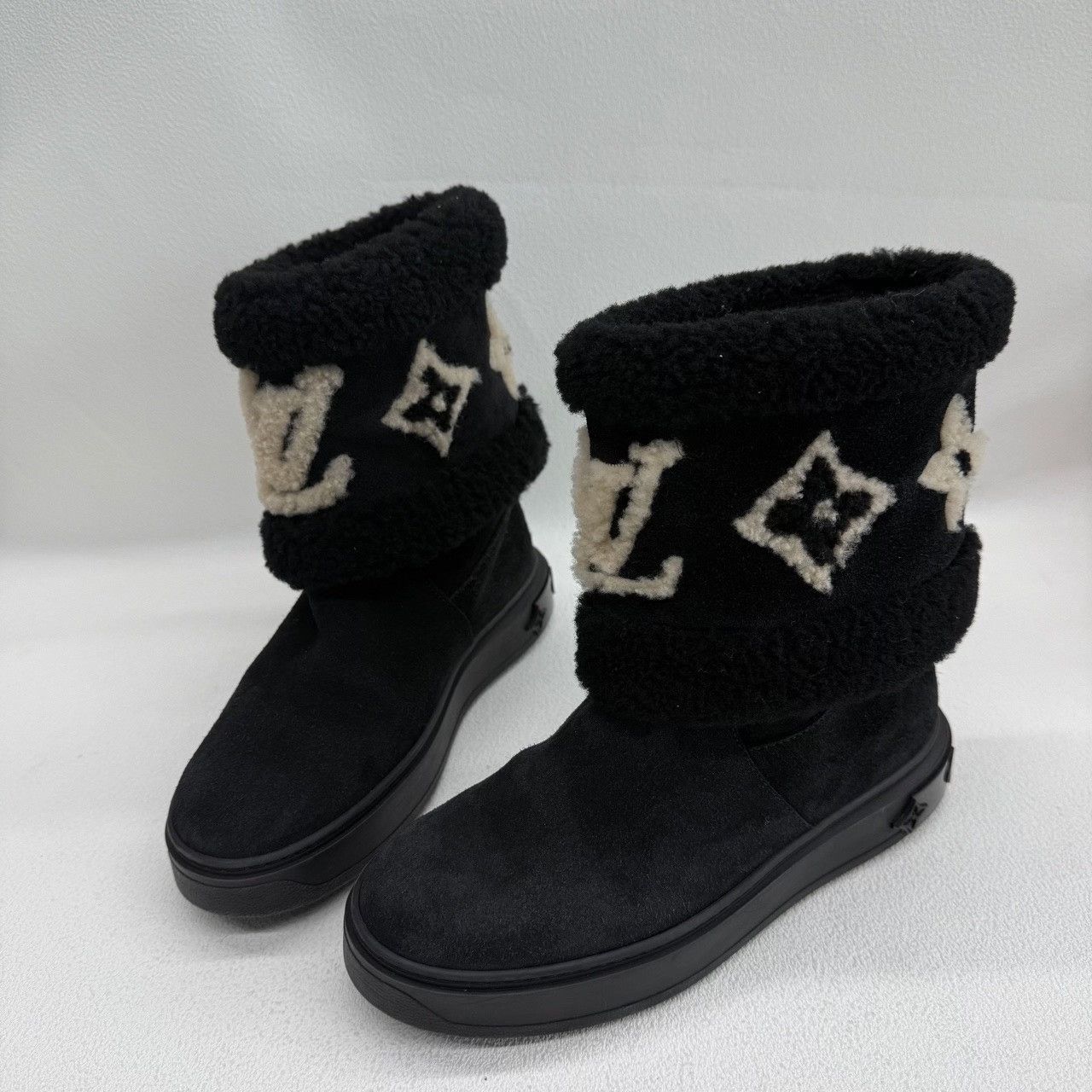 Louis Vuitton Louis Vuitton Black Boots us_6 Women Size US 6 / IT 36 - 8 Thumbnail