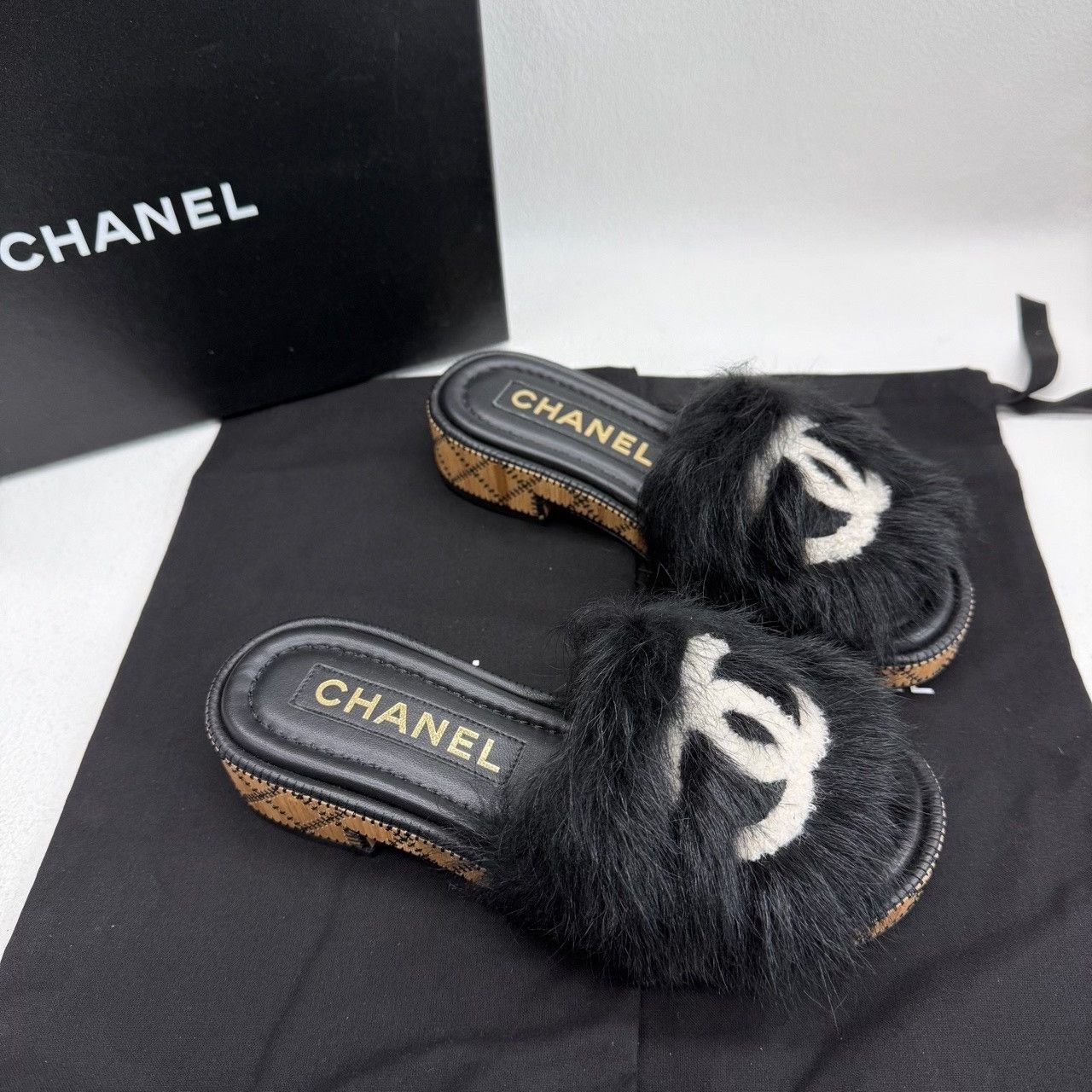 Chanel Chanel Black Sandals us_5 Women Size US 5 / IT 35 - 4 Thumbnail