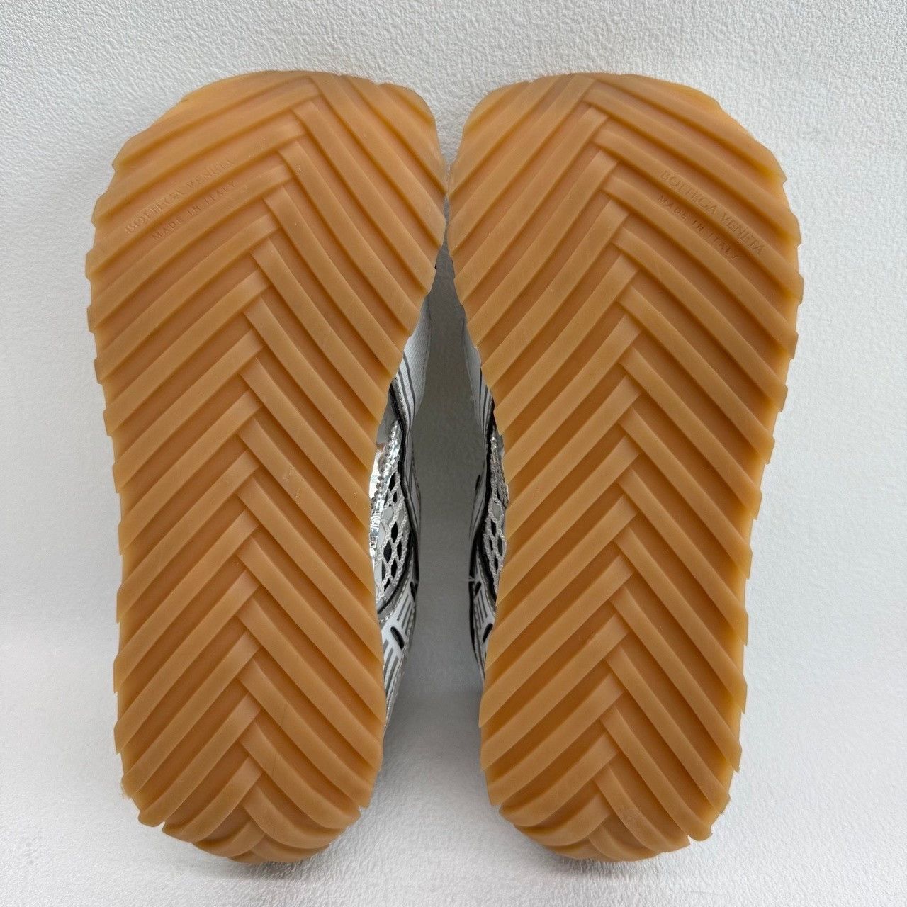 Bottega Veneta Bottega Veneta Silver Lowtop Sneakers us_5 Women Size US 5 / IT 35 - 7 Thumbnail