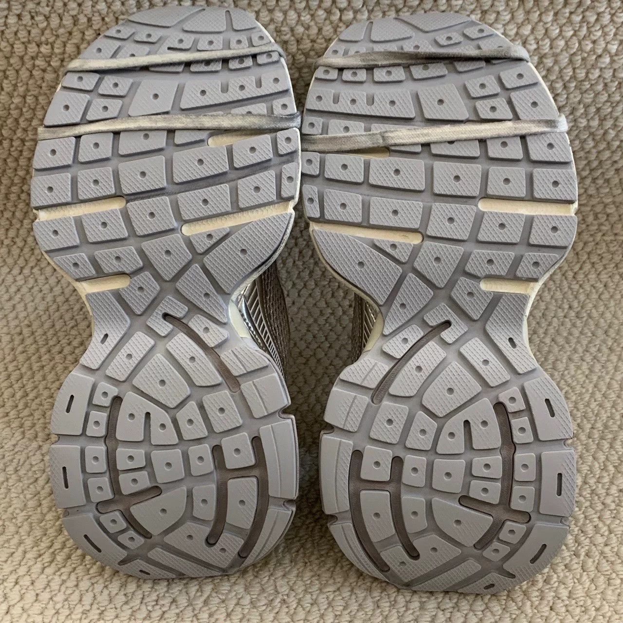 Balenciaga Balenciaga Mesh Silver Lowtop Sneakers us_8-5 Women Size US 8.5 / IT 38.5 - 7 Thumbnail