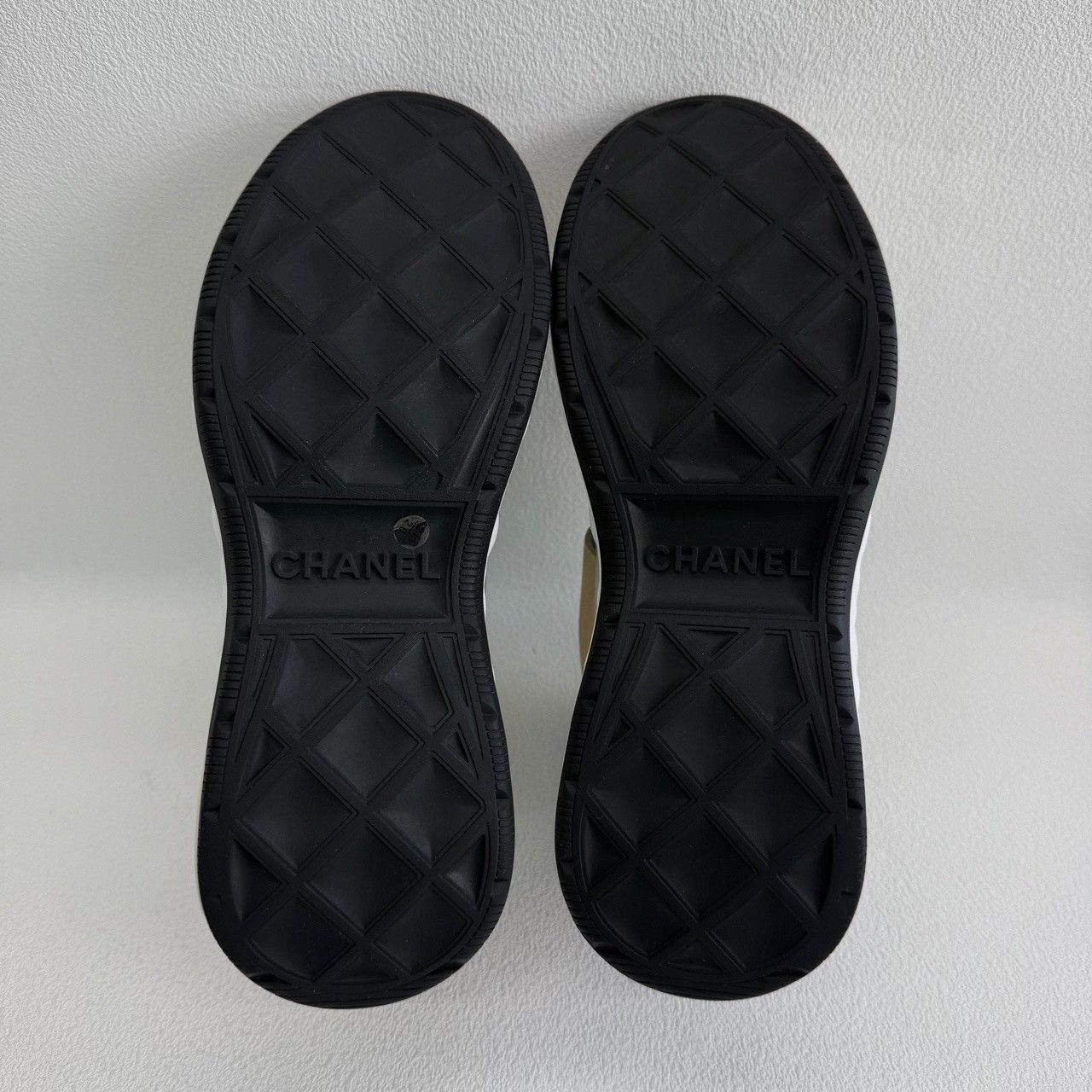 Chanel Chanel Black Lowtop Sneakers us_7-5 Women Size US 7.5 / IT 37.5 - 7 Thumbnail