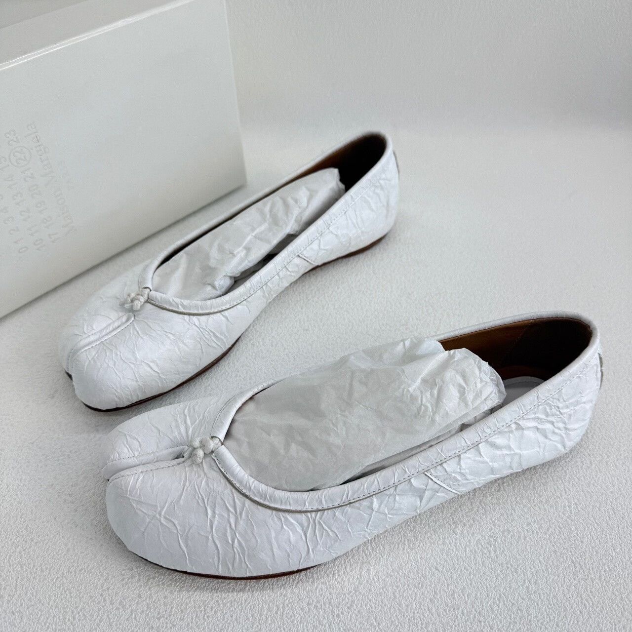 Maison Margiela Maison Margiela White Lowtop Sneakers us_6 Women Size US 6 / IT 36 - 2 Thumbnail