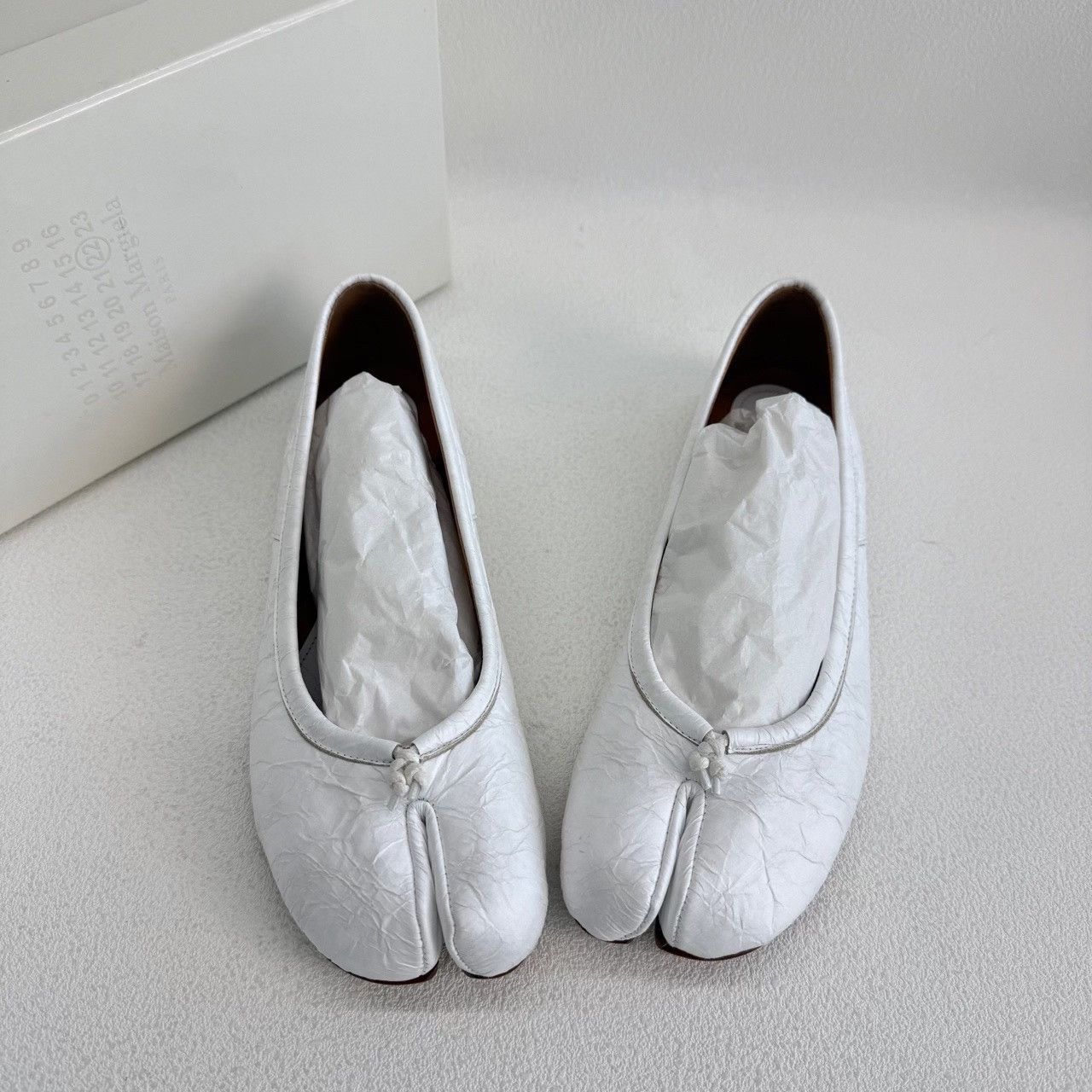 Maison Margiela Maison Margiela White Lowtop Sneakers us_6 Women Size US 6 / IT 36 - 9 Thumbnail