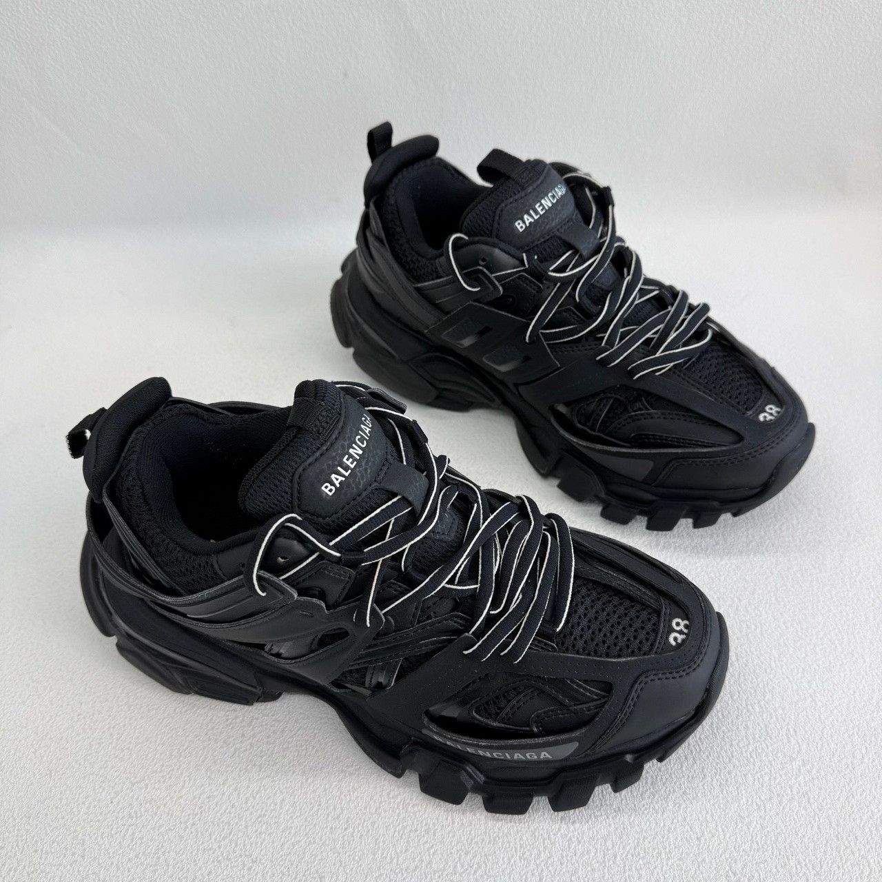 Balenciaga Balenciaga Black Lowtop Sneakers us_7-5 Women Size US 7.5 / IT 37.5 - 3 Thumbnail