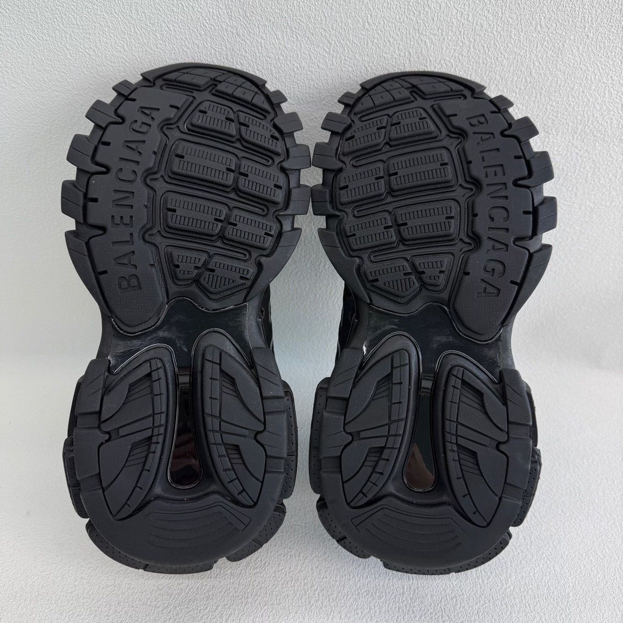 Balenciaga Balenciaga Black Lowtop Sneakers us_7-5 Women Size US 7.5 / IT 37.5 - 7 Thumbnail
