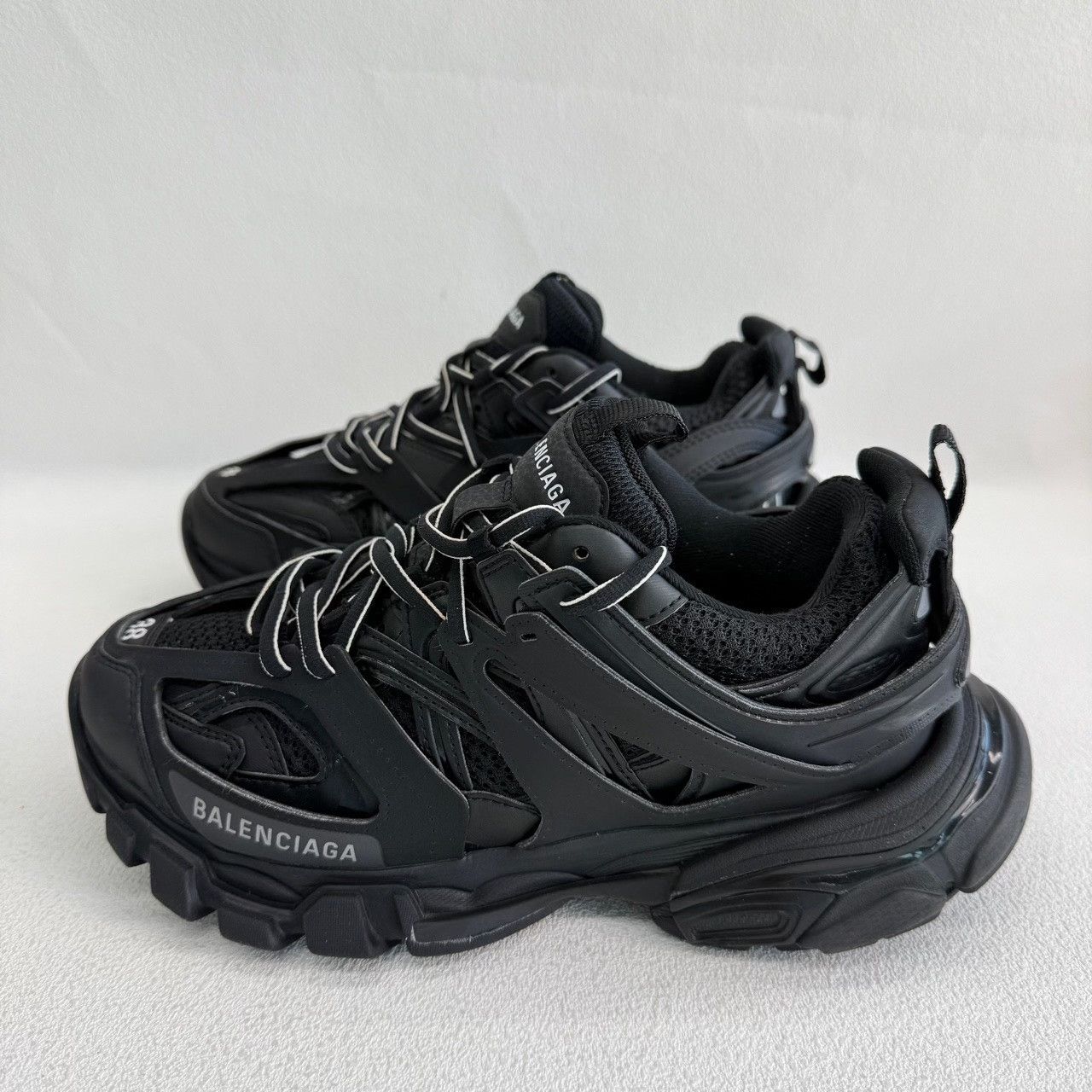 Balenciaga Balenciaga Black Lowtop Sneakers us_7-5 Women Size US 7.5 / IT 37.5 - 6 Thumbnail