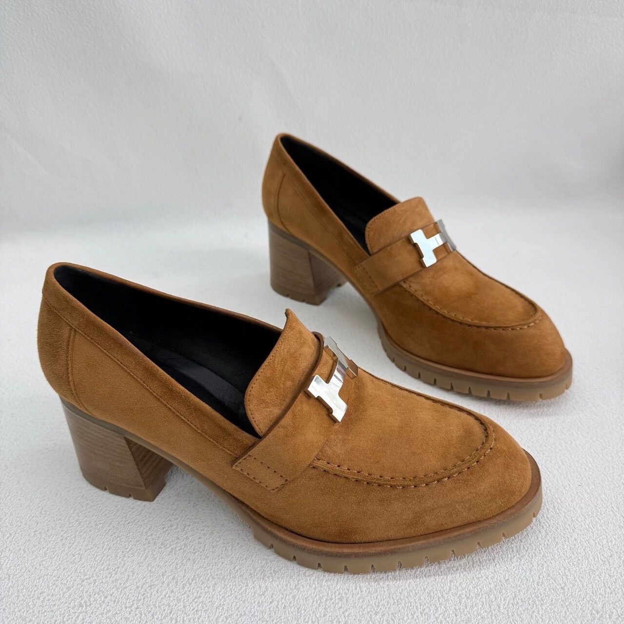 Hermes Hermes Brown Lowtop Sneakers us_8-5 Women Size US 8.5 / IT 38.5 - 3 Thumbnail