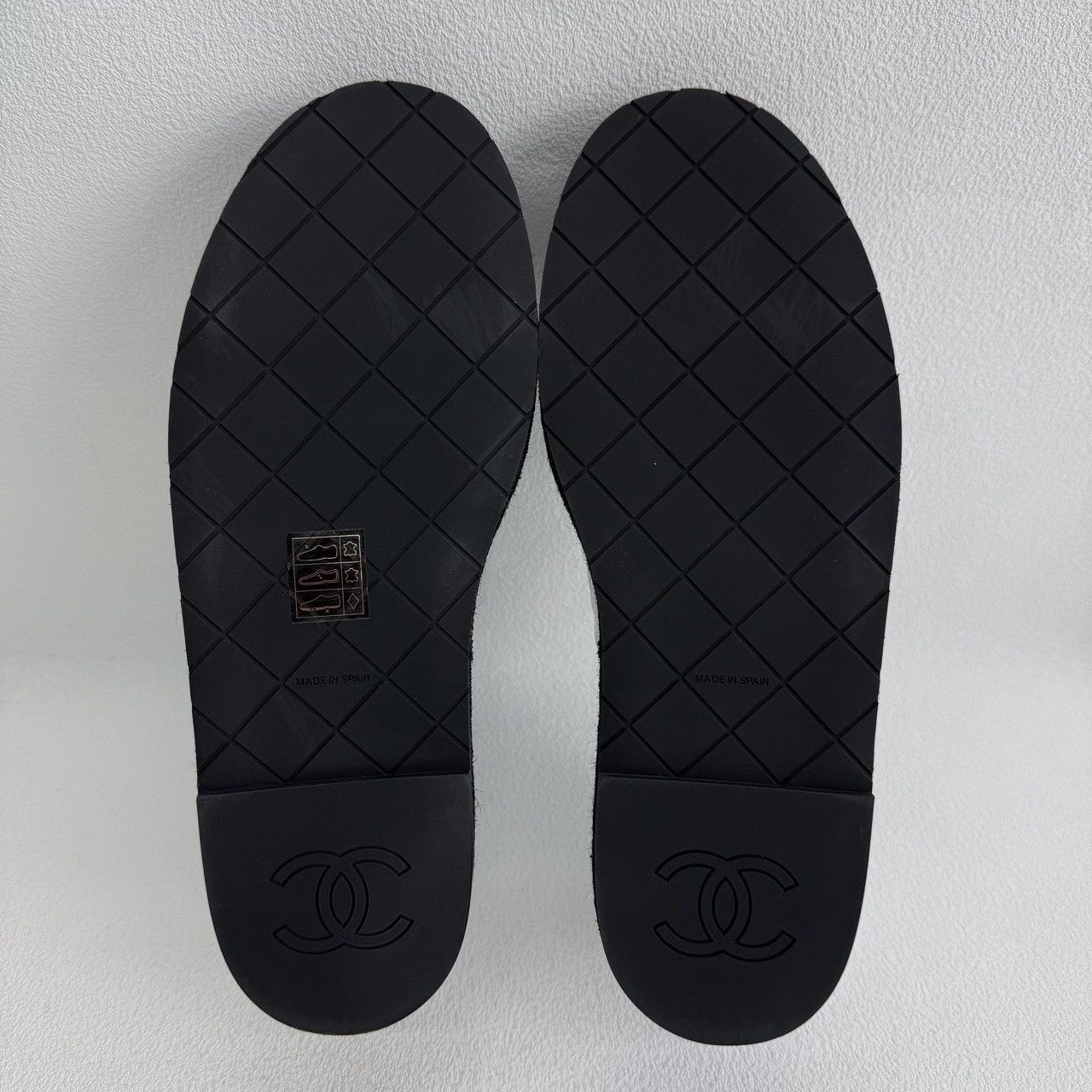 Chanel Chanel White Sandals us_6-5 Women Size US 6.5 / IT 36.5 - 8 Thumbnail
