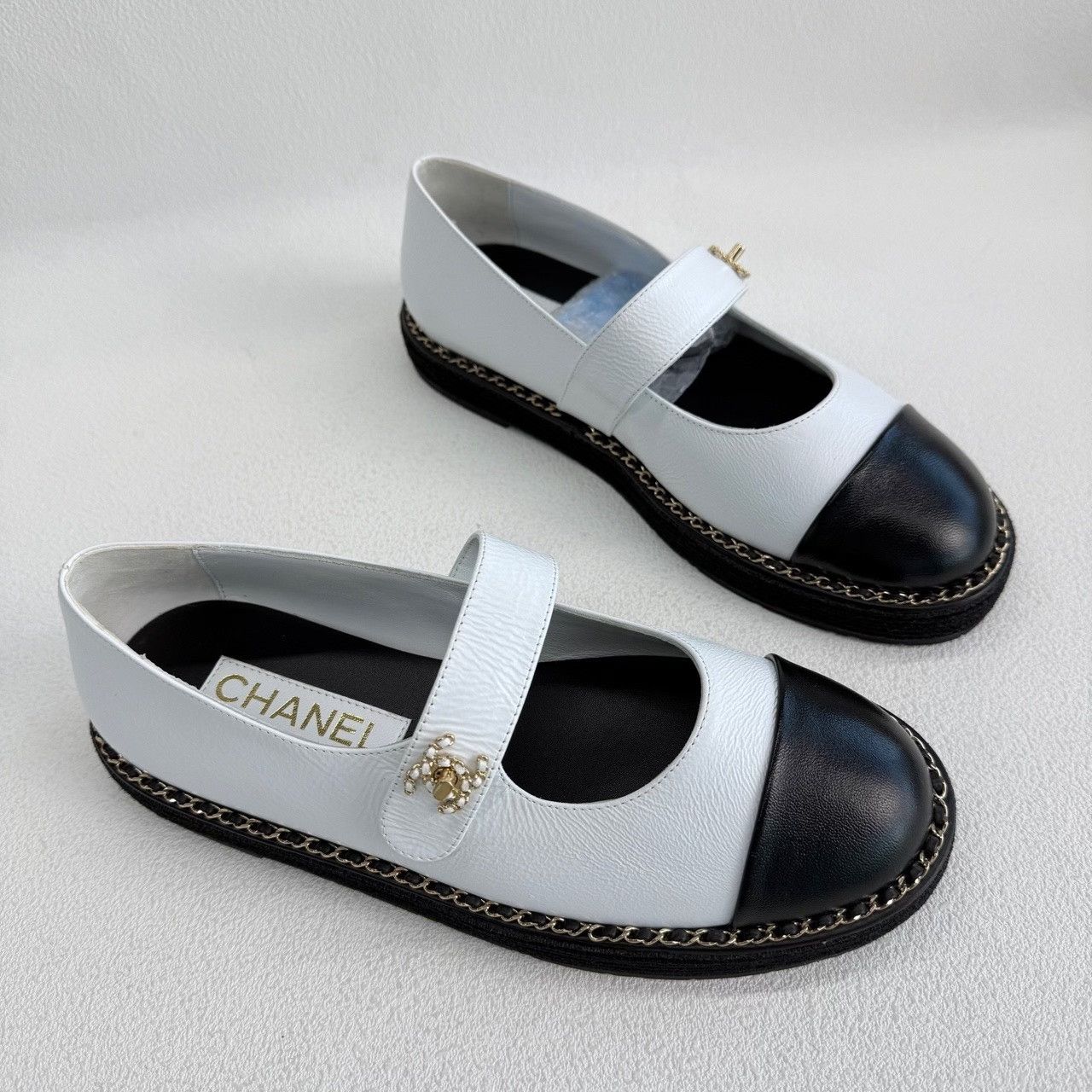 Chanel Chanel White Sandals us_6-5 Women Size US 6.5 / IT 36.5 - 4 Thumbnail