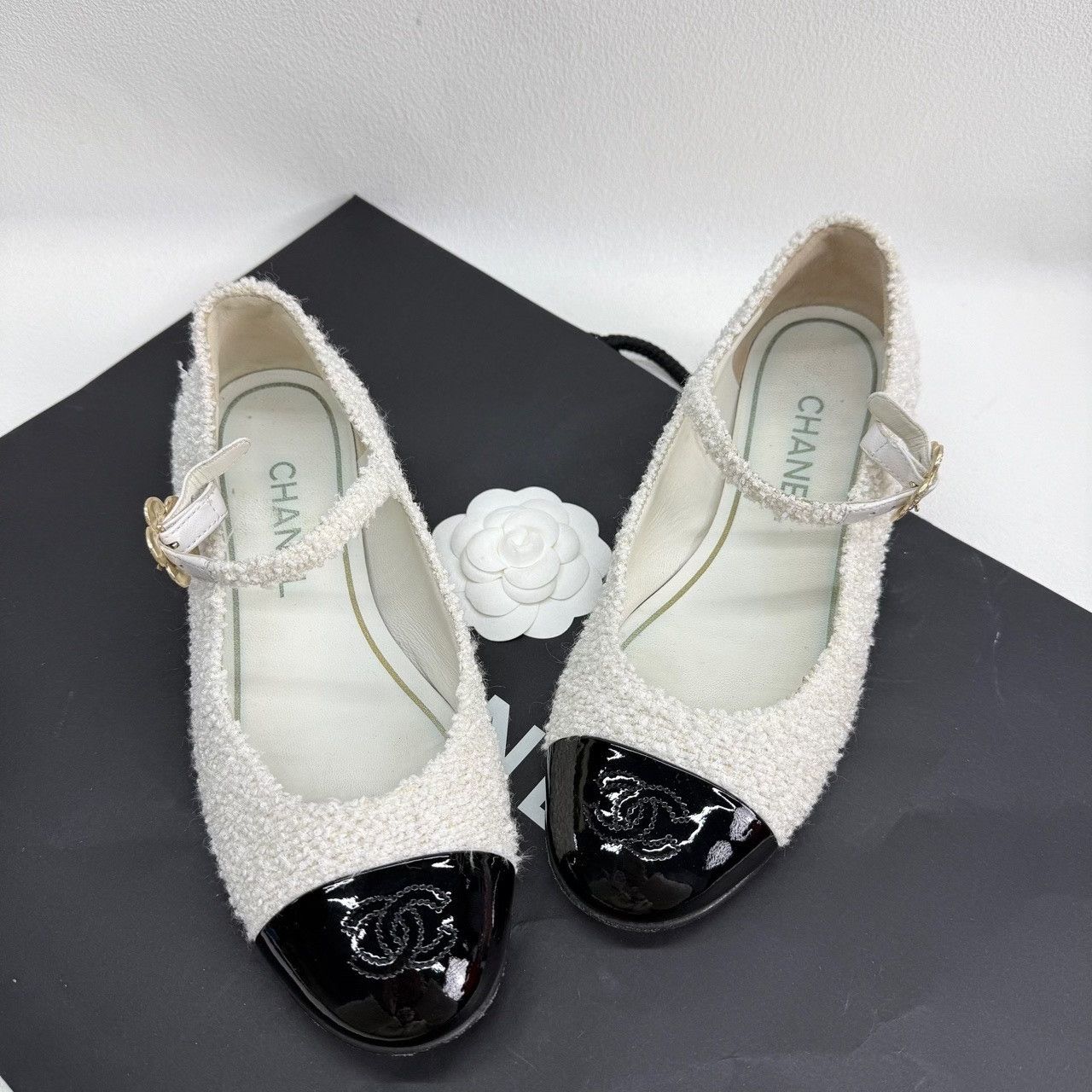 Chanel Chanel Floral Black Lowtop Sneakers us_6-5 Women Size US 6.5 / IT 36.5 - 8 Thumbnail