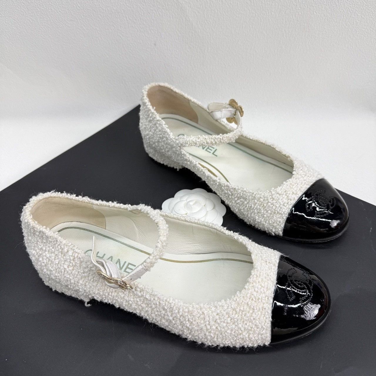 Chanel Chanel Floral Black Lowtop Sneakers us_6-5 Women Size US 6.5 / IT 36.5 - 3 Thumbnail