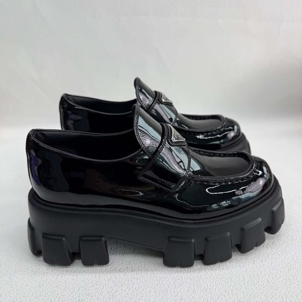 Prada Prada Black Lowtop Sneakers us_5 Women Size US 5 / IT 35 - 6 Thumbnail