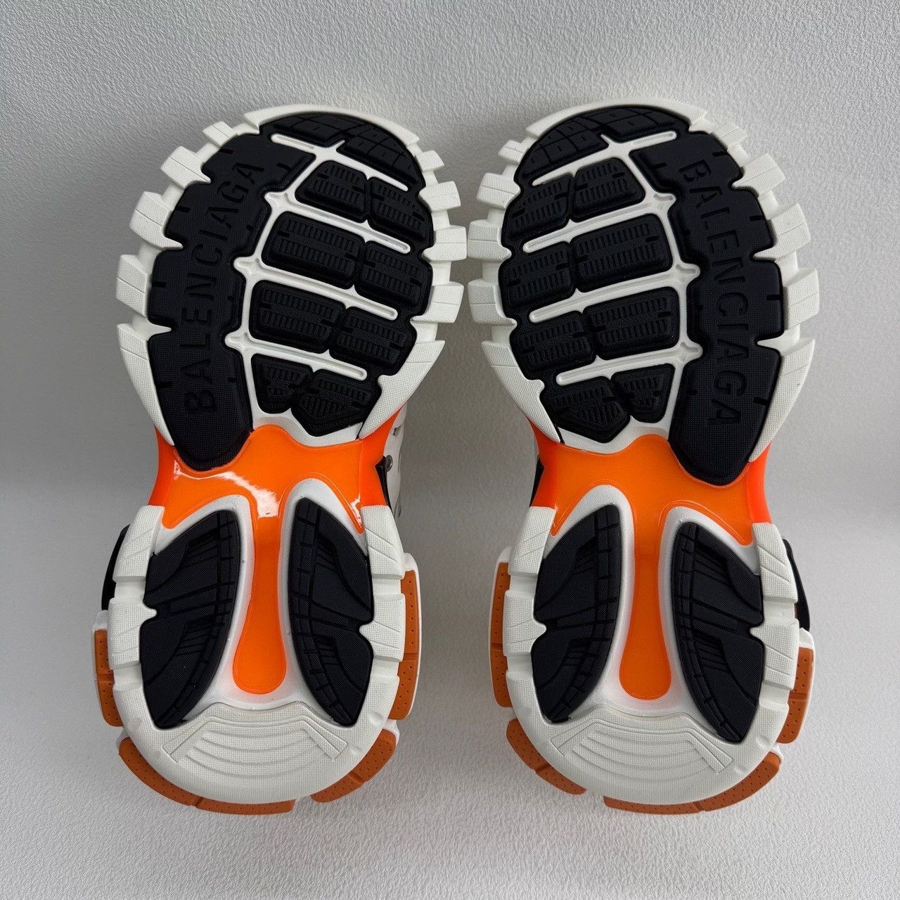 Balenciaga Balenciaga Distressed White Lowtop Sneakers us_6-5 Women Size US 6.5 / IT 36.5 - 7 Thumbnail