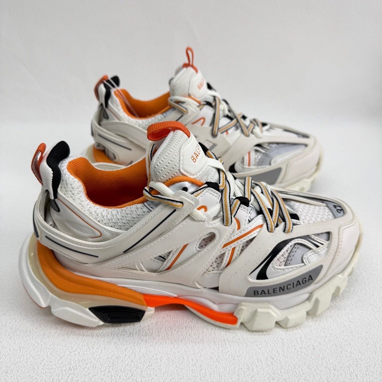 Balenciaga Balenciaga Distressed White Lowtop Sneakers us_6-5 Women Size US 6.5 / IT 36.5 - 6 Thumbnail