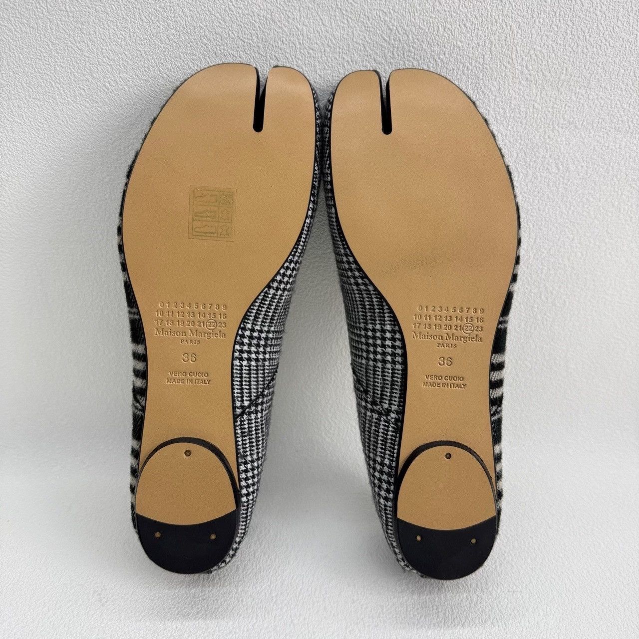 Maison Margiela Maison Margiela Black Lowtop Sneakers us_6 Women Size US 6 / IT 36 - 6 Thumbnail