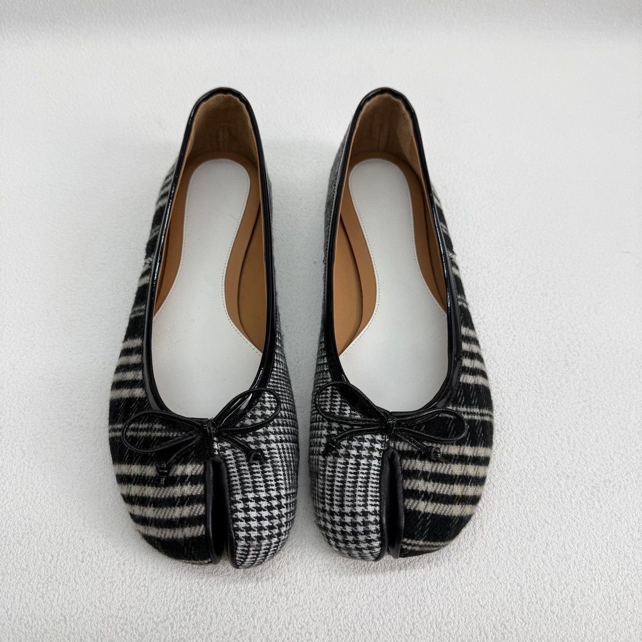 Maison Margiela Maison Margiela Black Lowtop Sneakers us_6 Women Size US 6 / IT 36 - 2 Thumbnail