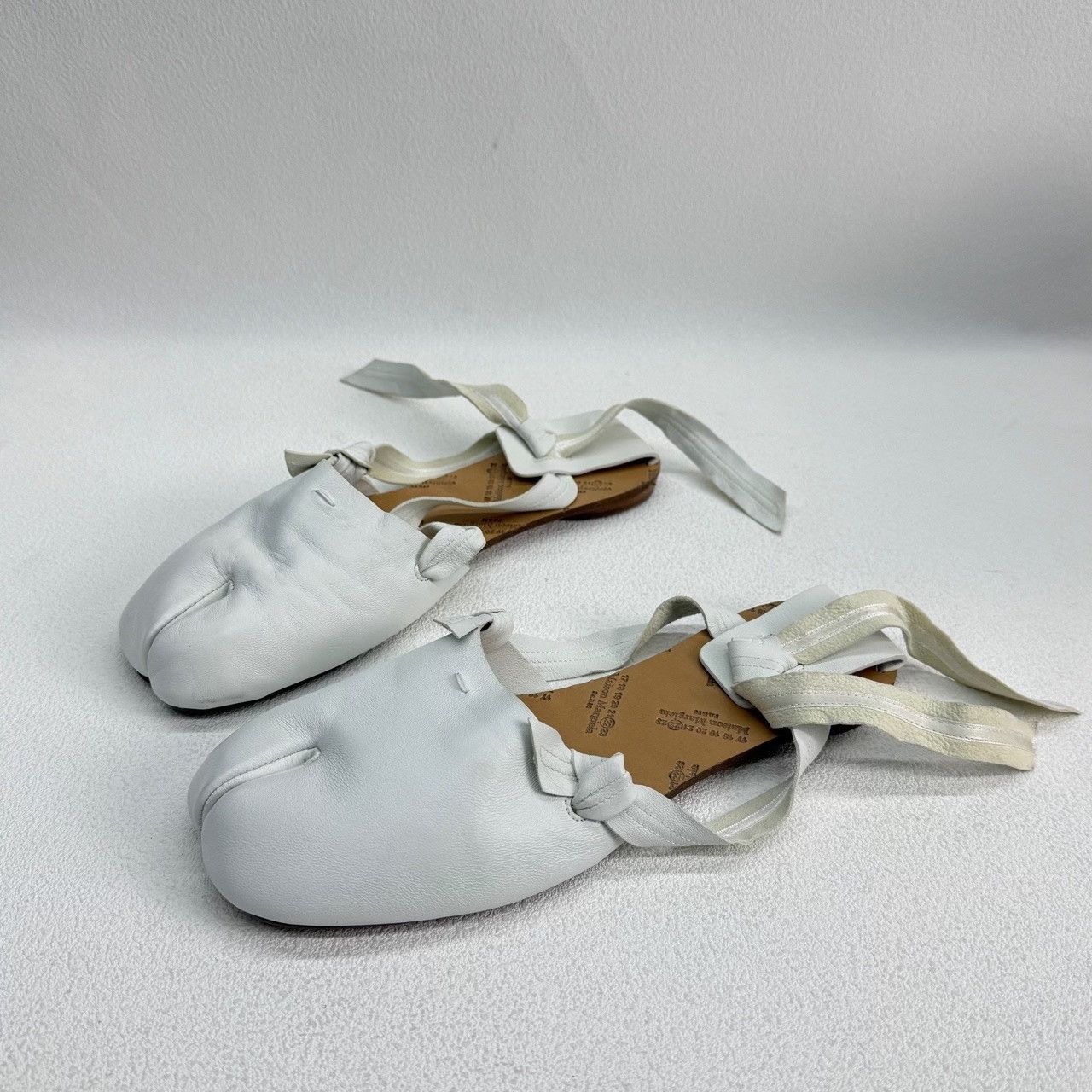 Maison Margiela Maison Margiela White Lowtop Sneakers us_7-5 Women Size US 7.5 / IT 37.5 - 2 Thumbnail