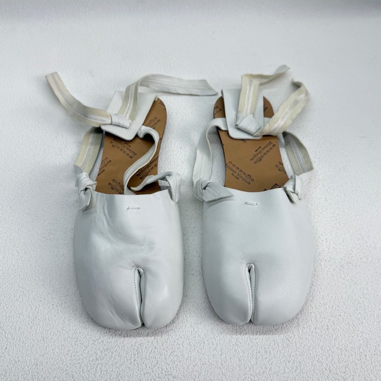Maison Margiela Maison Margiela White Lowtop Sneakers us_7-5 Women Size US 7.5 / IT 37.5 - 9 Thumbnail