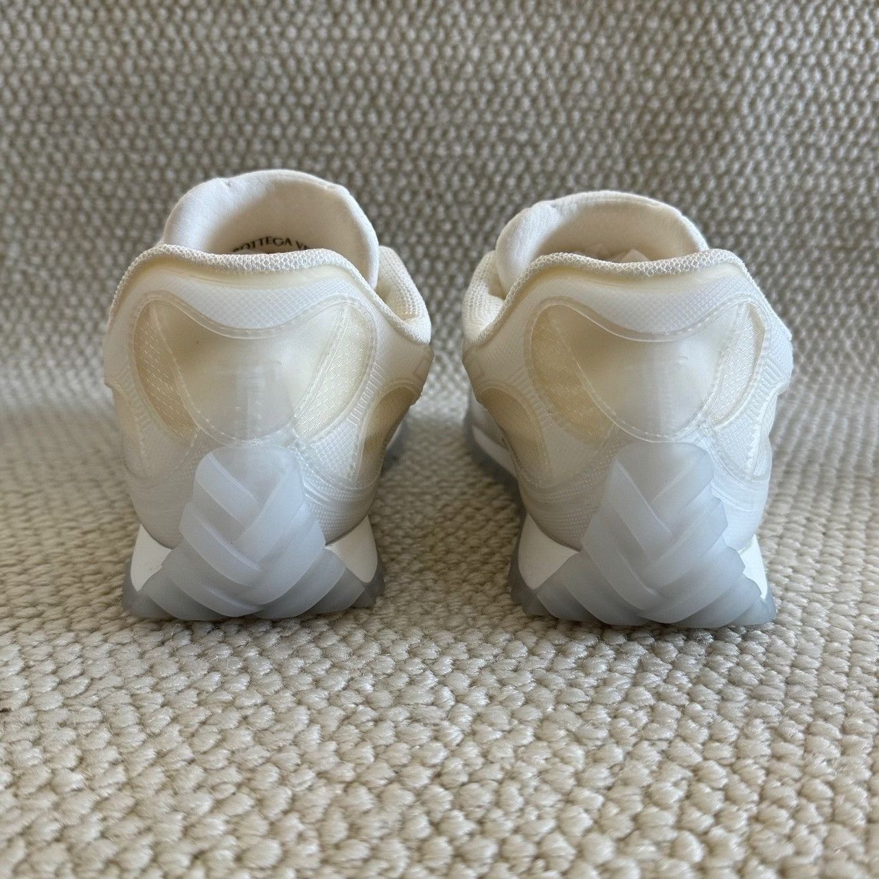 Bottega Veneta Bottega Veneta White Lowtop Sneakers us_8-5 Women Size US 8.5 / IT 38.5 - 3 Thumbnail
