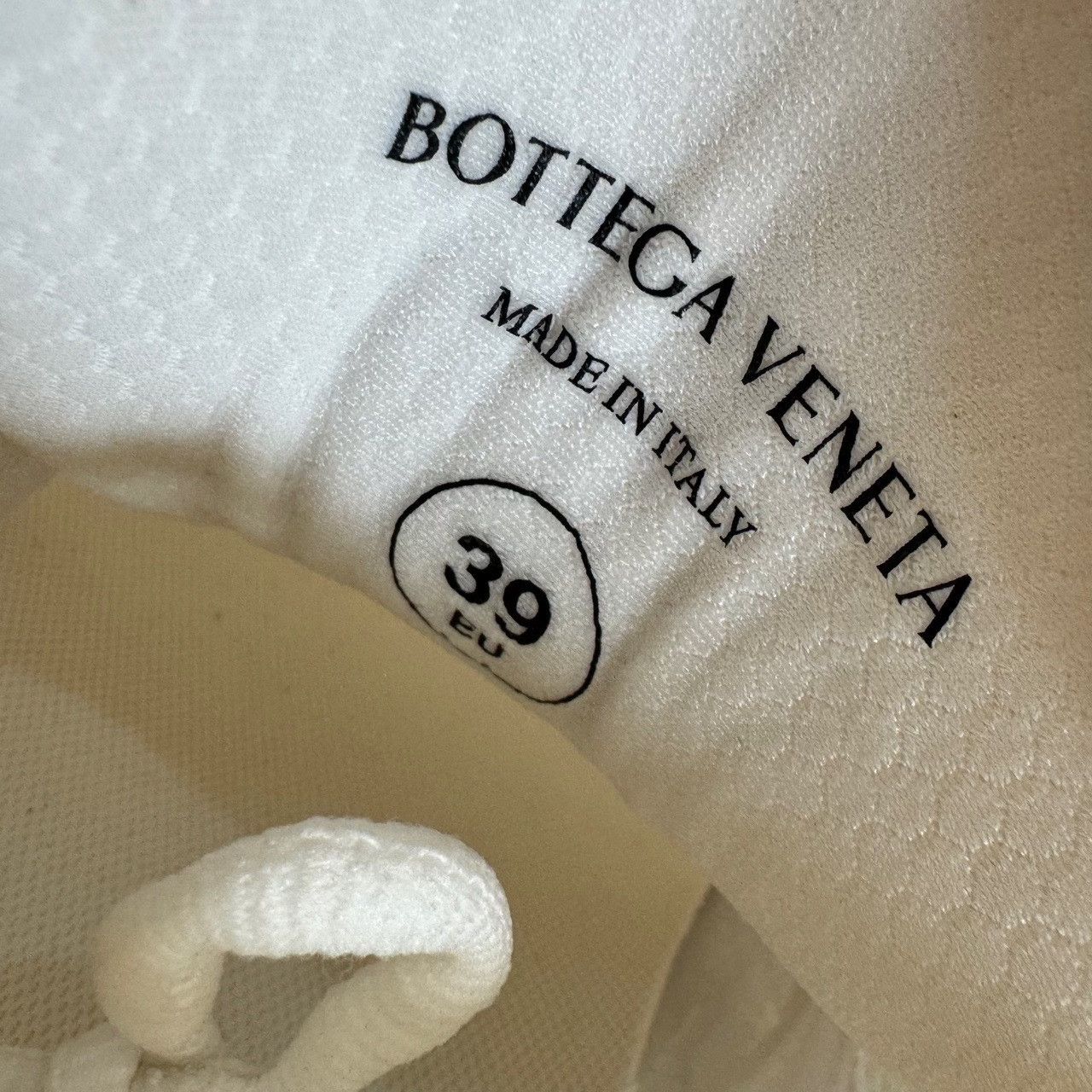 Bottega Veneta Bottega Veneta White Lowtop Sneakers us_8-5 Women Size US 8.5 / IT 38.5 - 4 Thumbnail
