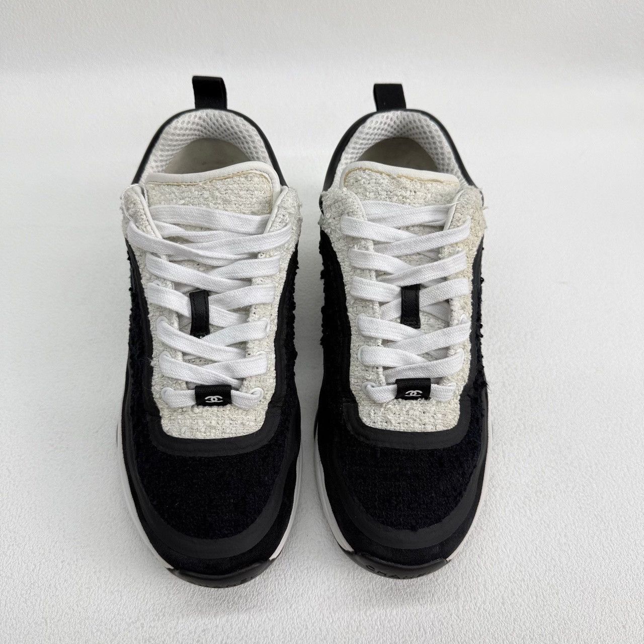 Chanel Chanel Suede Black Lowtop Sneakers us_5 Women Size US 5 / IT 35 - 2 Thumbnail