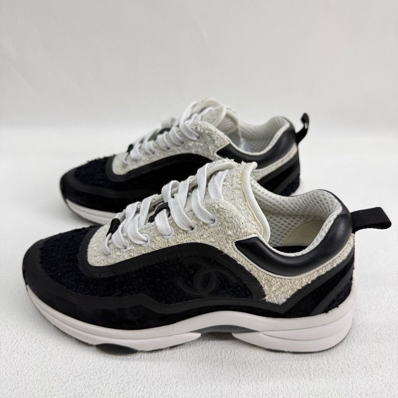 Chanel Chanel Suede Black Lowtop Sneakers us_5 Women Size US 5 / IT 35 - 6 Thumbnail
