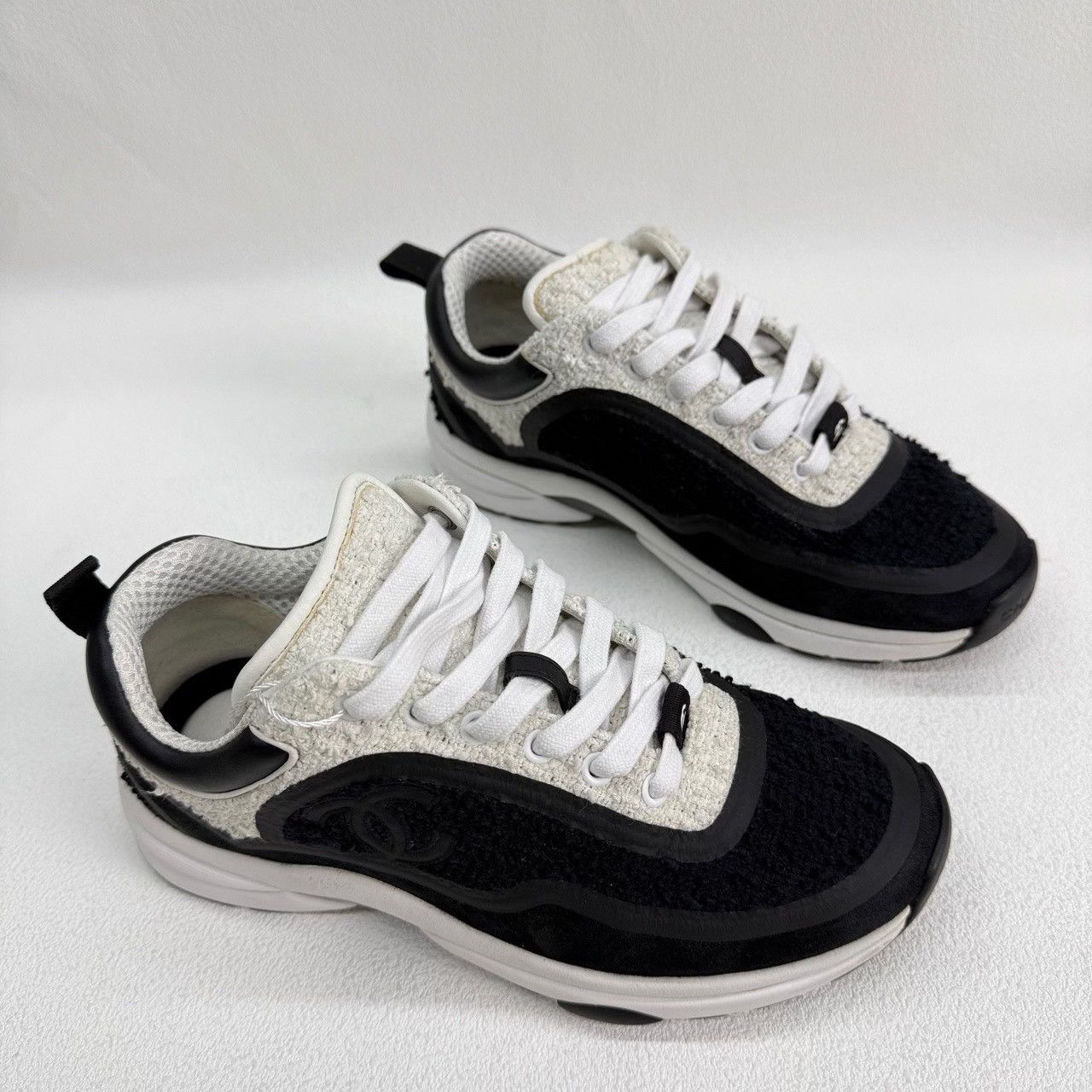 Chanel Chanel Suede Black Lowtop Sneakers us_5 Women Size US 5 / IT 35 - 3 Thumbnail