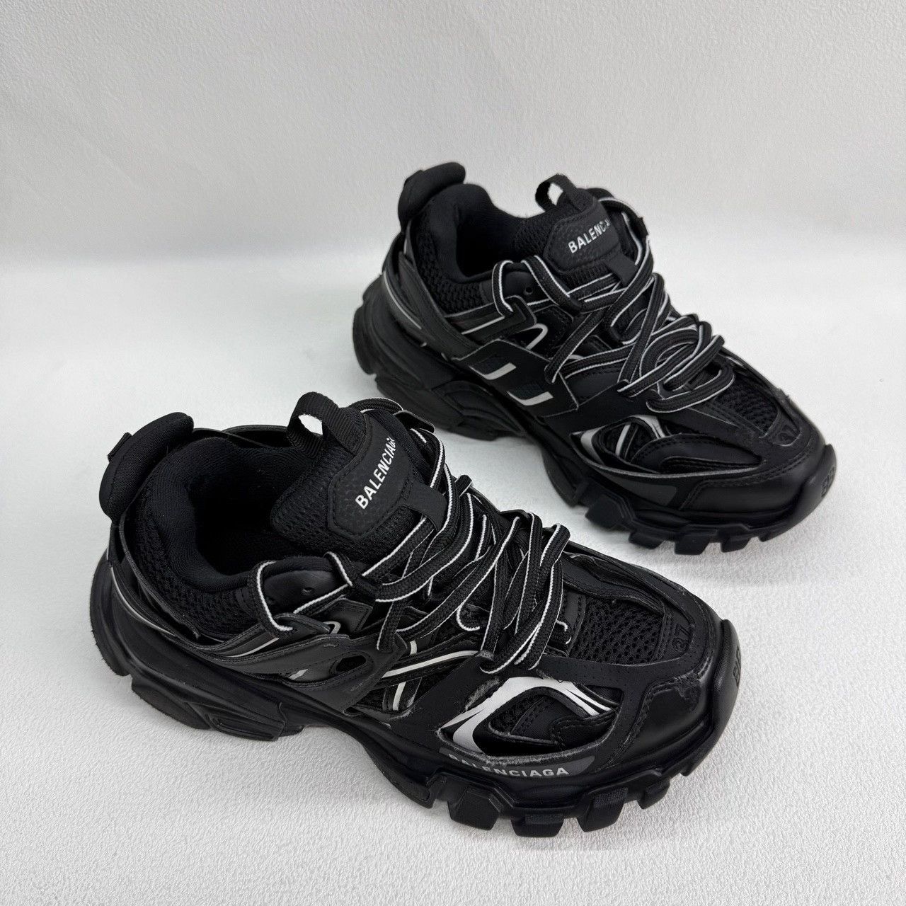 Balenciaga Balenciaga Black Lowtop Sneakers us_6-5 Women Size US 6.5 / IT 36.5 - 3 Thumbnail
