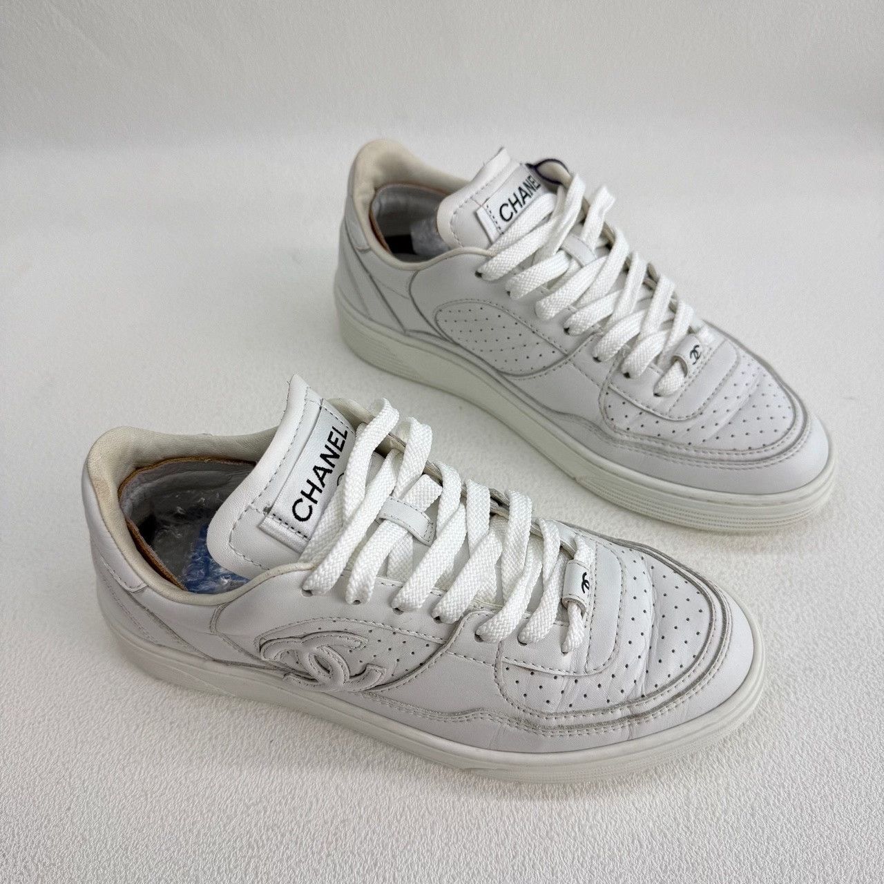 Chanel Chanel Retro White Lowtop Sneakers us_6 Women Size US 6 / IT 36 - 3 Thumbnail