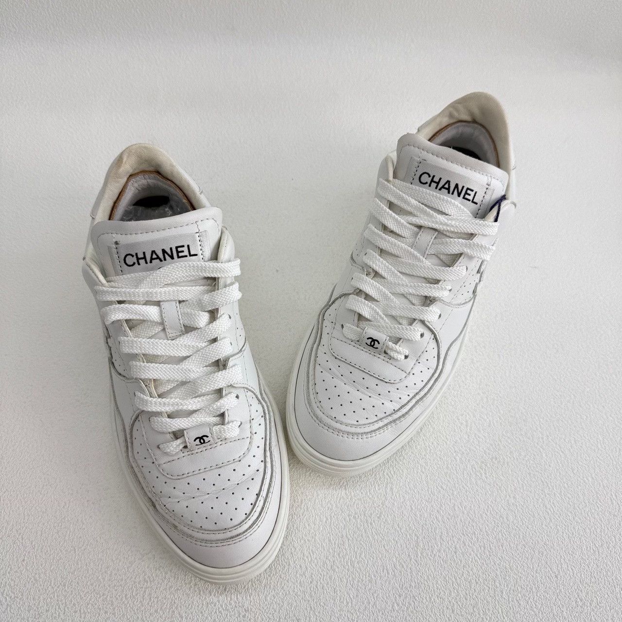 Chanel Chanel Retro White Lowtop Sneakers us_6 Women Size US 6 / IT 36 - 8 Thumbnail