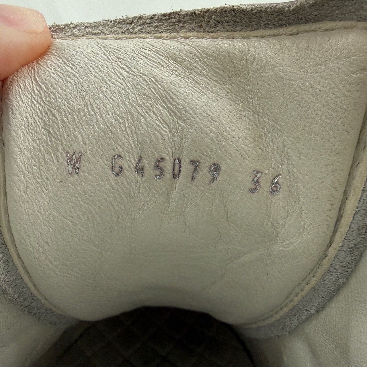Chanel Chanel Retro White Lowtop Sneakers us_6 Women Size US 6 / IT 36 - 5 Thumbnail