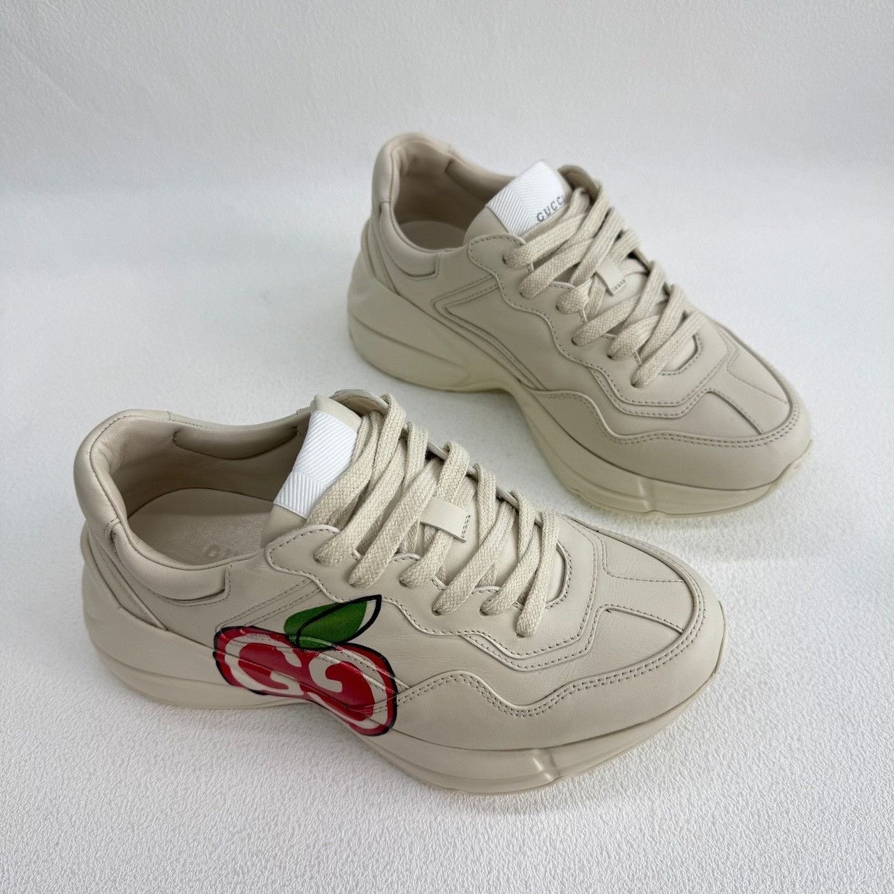 Gucci Gucci White Lowtop Sneakers us_5 Women Size US 5 / IT 35 - 3 Thumbnail