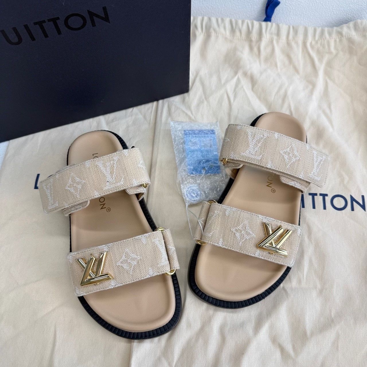 Louis Vuitton Louis Vuitton Beige Sandals us_4 Women Size US 4 / IT 34 - 9 Thumbnail