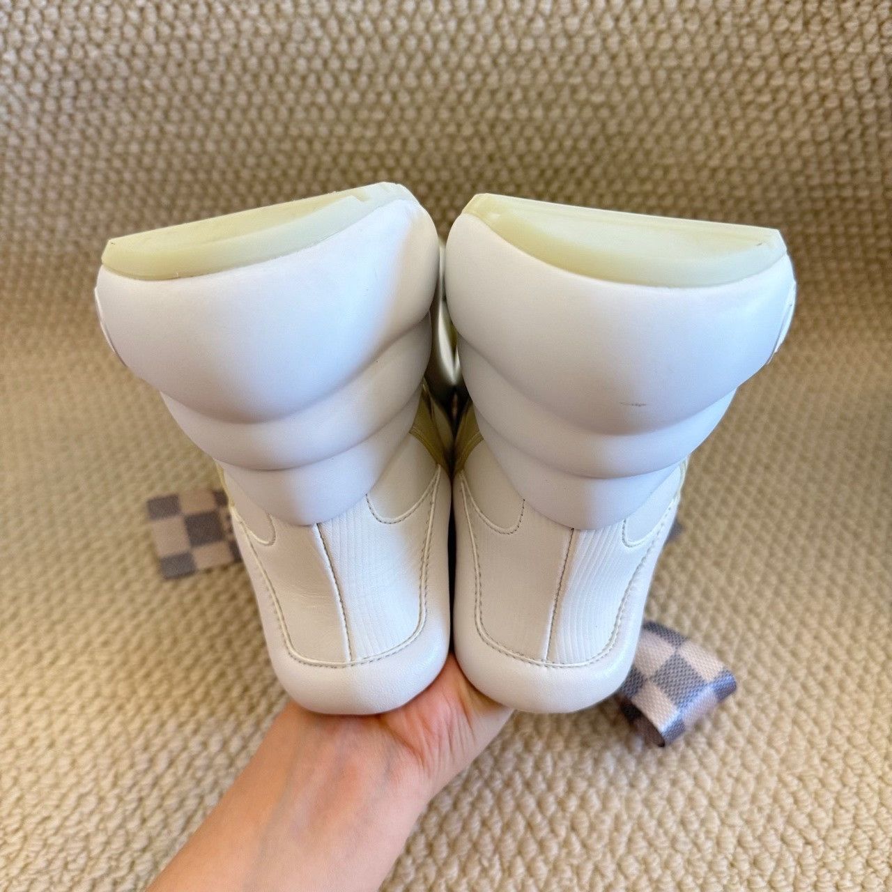 Louis Vuitton Louis Vuitton Leather White Lowtop Sneakers us_6-5 Women Size US 6.5 / IT 36.5 - 7 Thumbnail