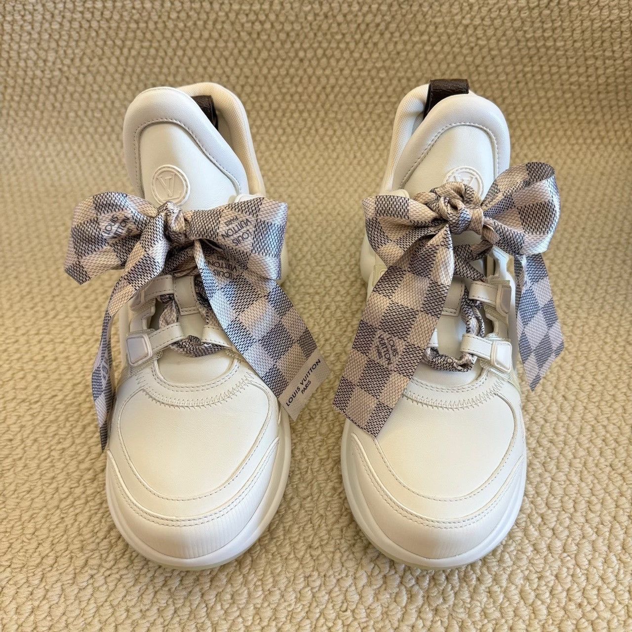 Louis Vuitton Louis Vuitton Leather White Lowtop Sneakers us_6-5 Women Size US 6.5 / IT 36.5 - 4 Thumbnail