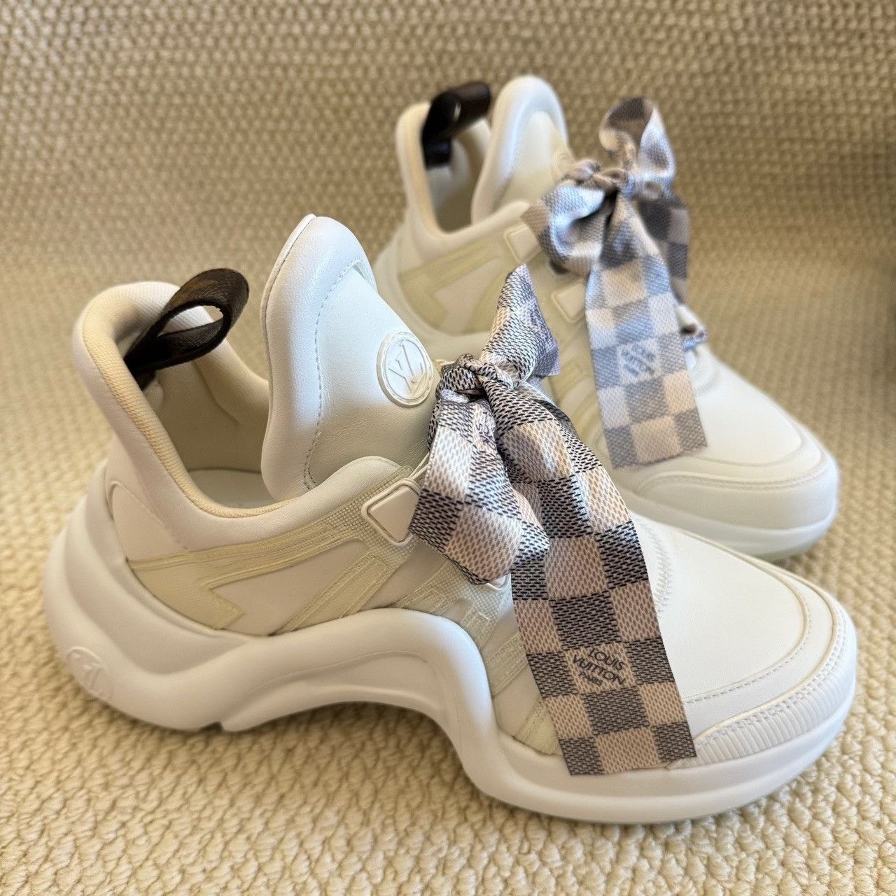 Louis Vuitton Louis Vuitton Leather White Lowtop Sneakers us_6-5 Women Size US 6.5 / IT 36.5 - 2 Thumbnail