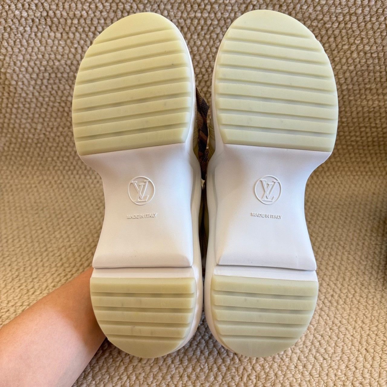 Louis Vuitton Louis Vuitton Leather White Lowtop Sneakers us_6-5 Women Size US 6.5 / IT 36.5 - 6 Thumbnail